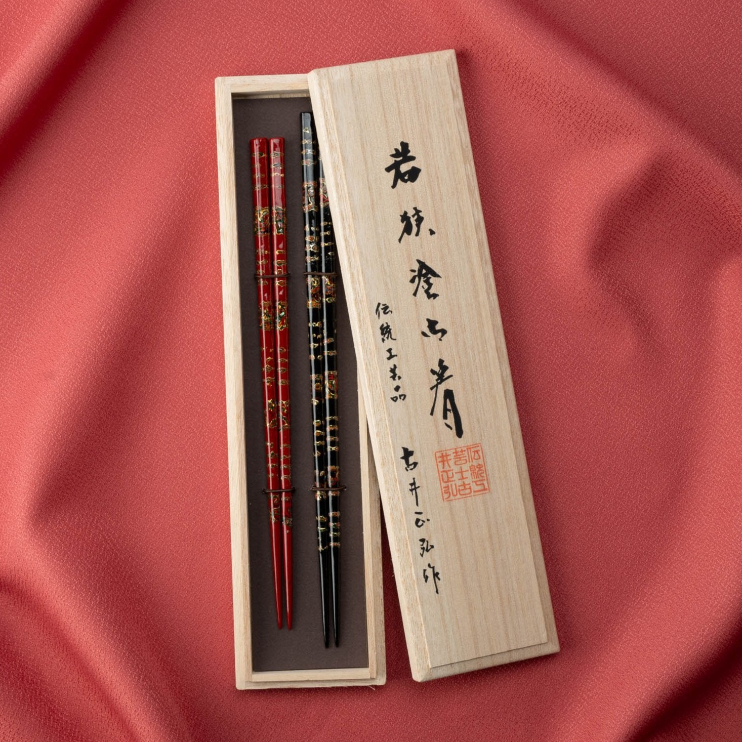 Matsukan Chiyo - Nishiki Wakasa Lacquerware Set of Two Pairs of Chopsticks 23.5 cm (9.3 in) / 21.5 cm (8.5 in) - MUSUBI KILN - Quality Japanese Tableware and Gift