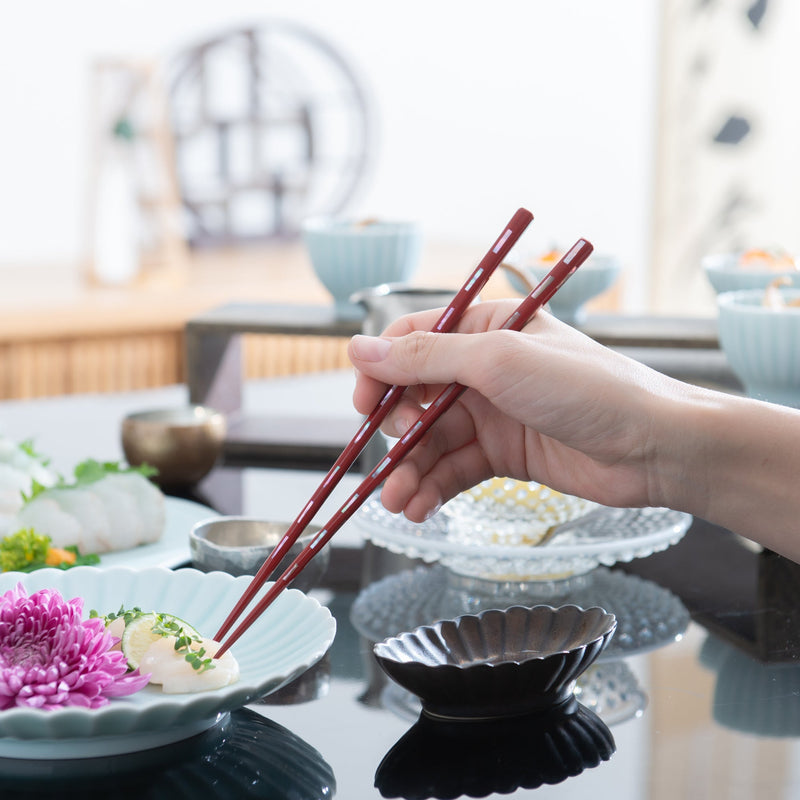 Matsukan Kai - Kiriko Wakasa Lacquerware Set of Two Pairs of Chopsticks 23.5 cm (9.3 in) / 21.5 cm (8.5 in) - MUSUBI KILN - Quality Japanese Tableware and Gift