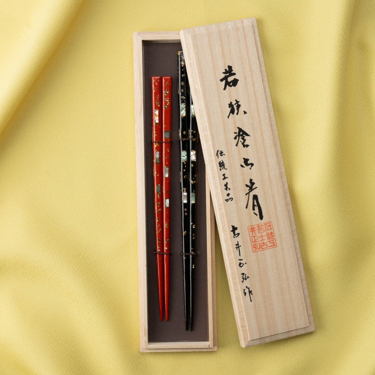 Matsukan Oki - gai Wakasa Lacquerware Set of Two Pairs of Chopsticks 23.5 cm (9.3 in) / 20.5 cm (8.1 in) - MUSUBI KILN - Quality Japanese Tableware and Gift