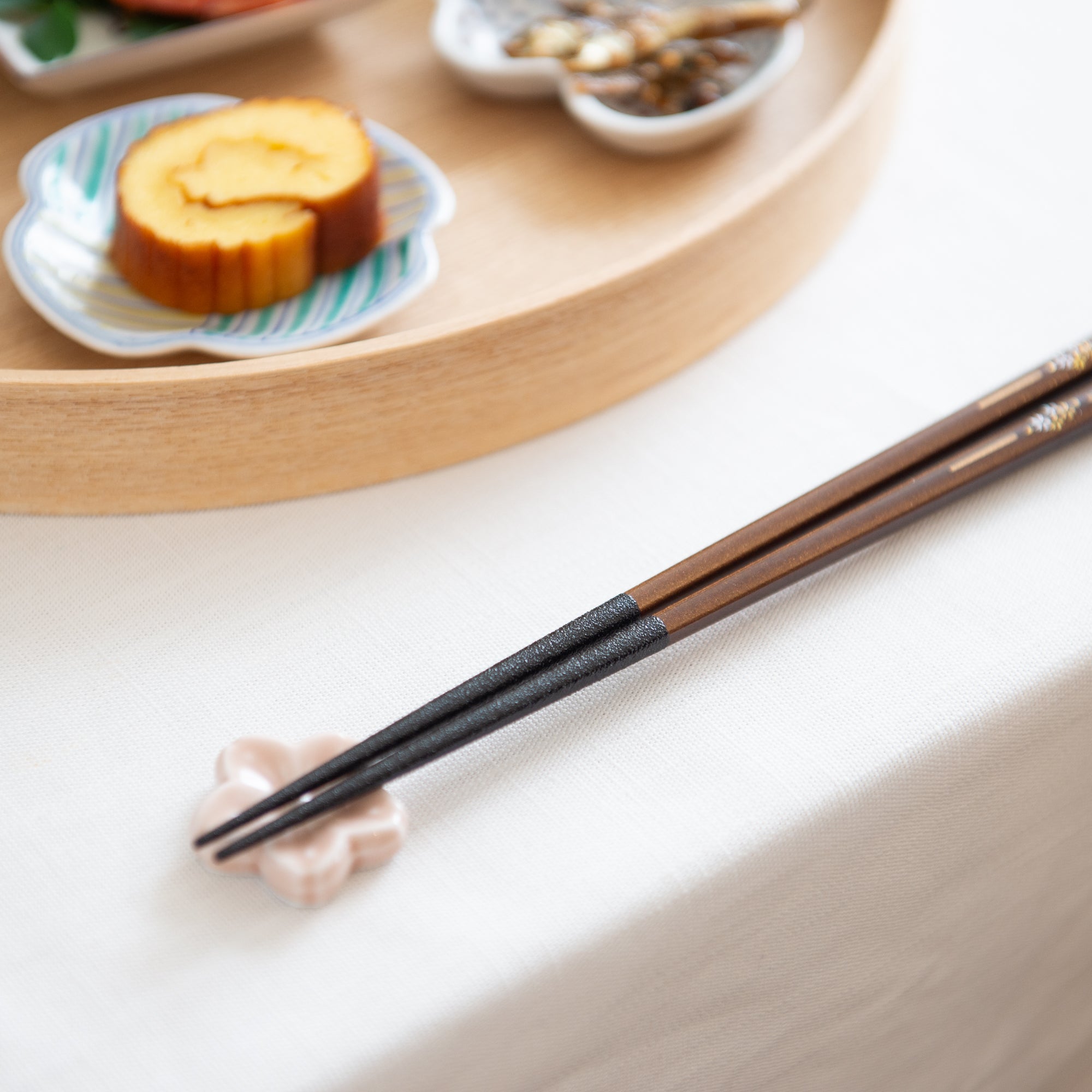 Matsukan Sakura Petals Wakasa Lacquerware Set of Two Pairs of Chopsticks 23 cm (9.1 in) / 21 cm (8.3 in) with Chopstick Rests (Set of Two) - MUSUBI KILN - Quality Japanese Tableware and Gift