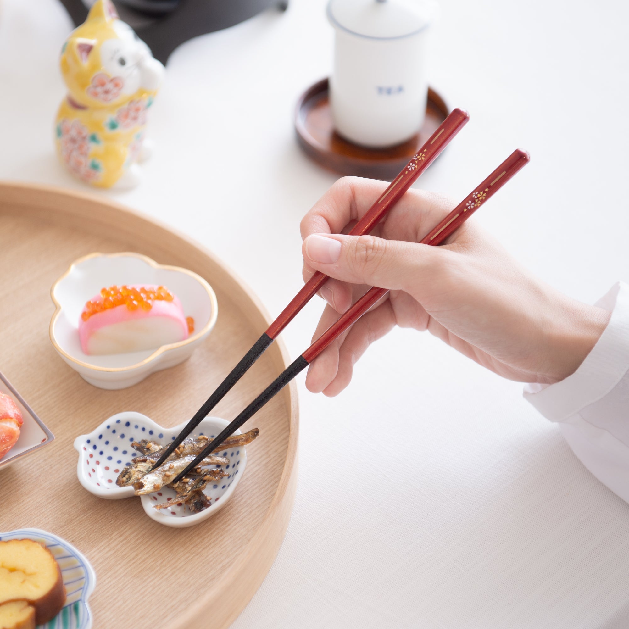 Matsukan Sakura Petals Wakasa Lacquerware Set of Two Pairs of Chopsticks 23 cm (9.1 in) / 21 cm (8.3 in) with Chopstick Rests (Set of Two) - MUSUBI KILN - Quality Japanese Tableware and Gift