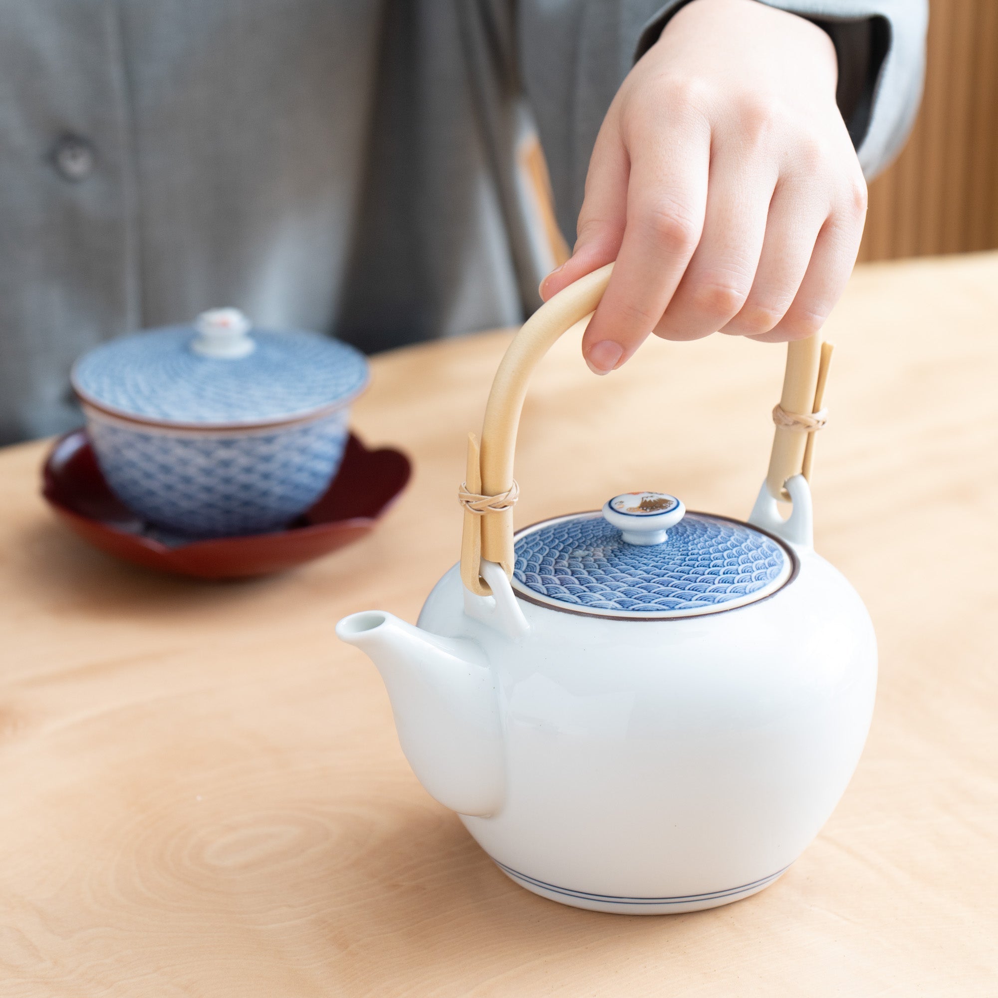 Midou Kiln Seigaiha Blue Wave Hasami Japanese Teapot 700ml (23.7oz) - MUSUBI KILN - Quality Japanese Tableware and Gift