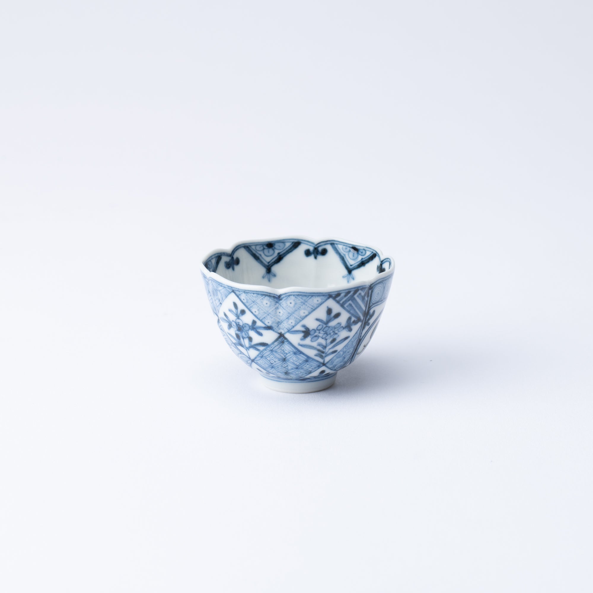 Myousen Toubou Auspicious Pattern Kutani Guinomi Sake Cup - MUSUBI KILN - Quality Japanese Tableware and Gift