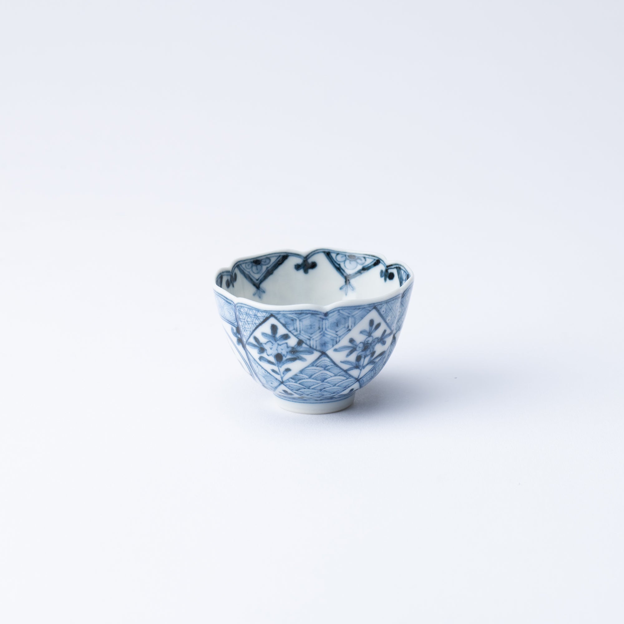 Myousen Toubou Auspicious Pattern Kutani Guinomi Sake Cup - MUSUBI KILN - Quality Japanese Tableware and Gift