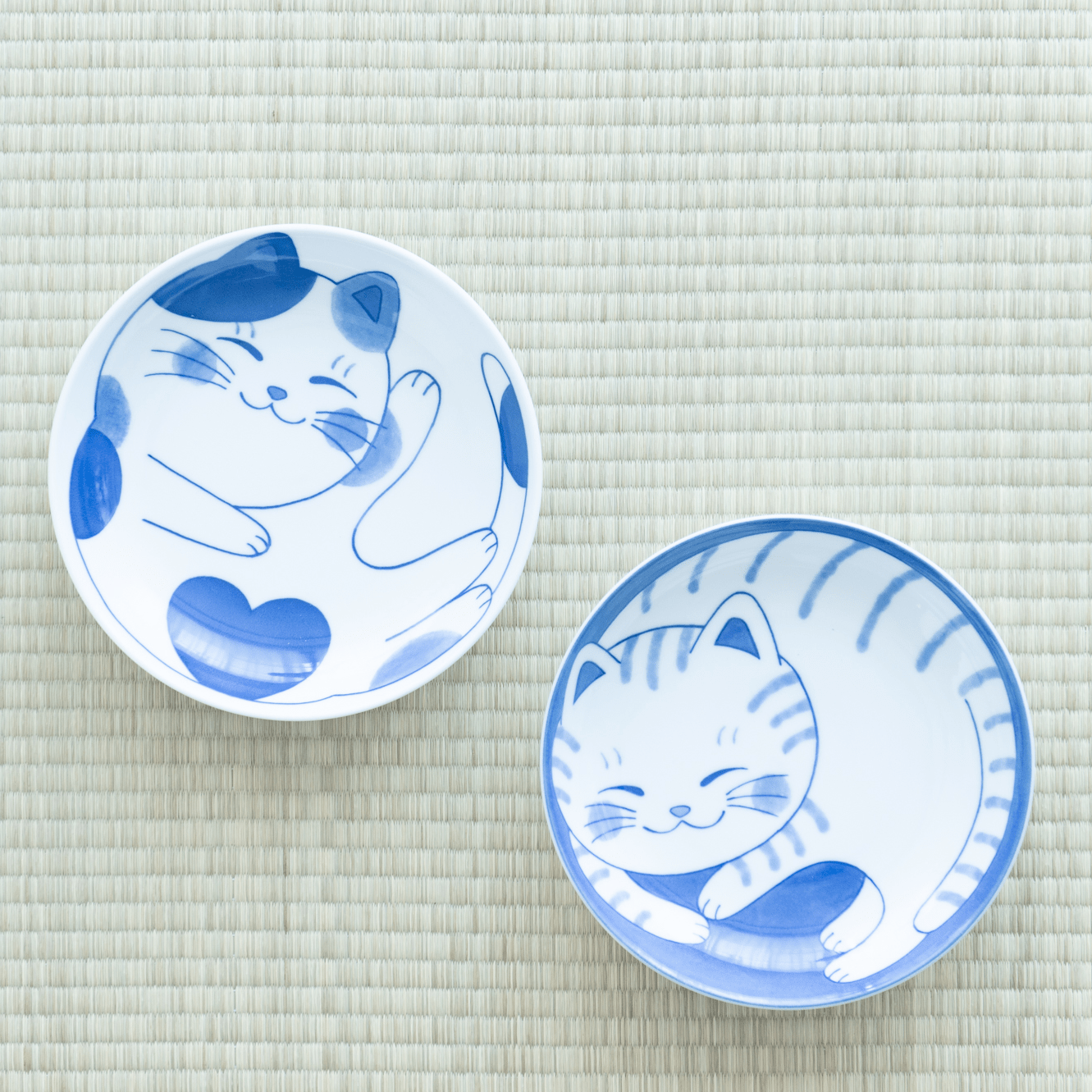 Neko Chigura Cat Mino Ware Round Plate - MUSUBI KILN - Quality Japanese Tableware and Gift