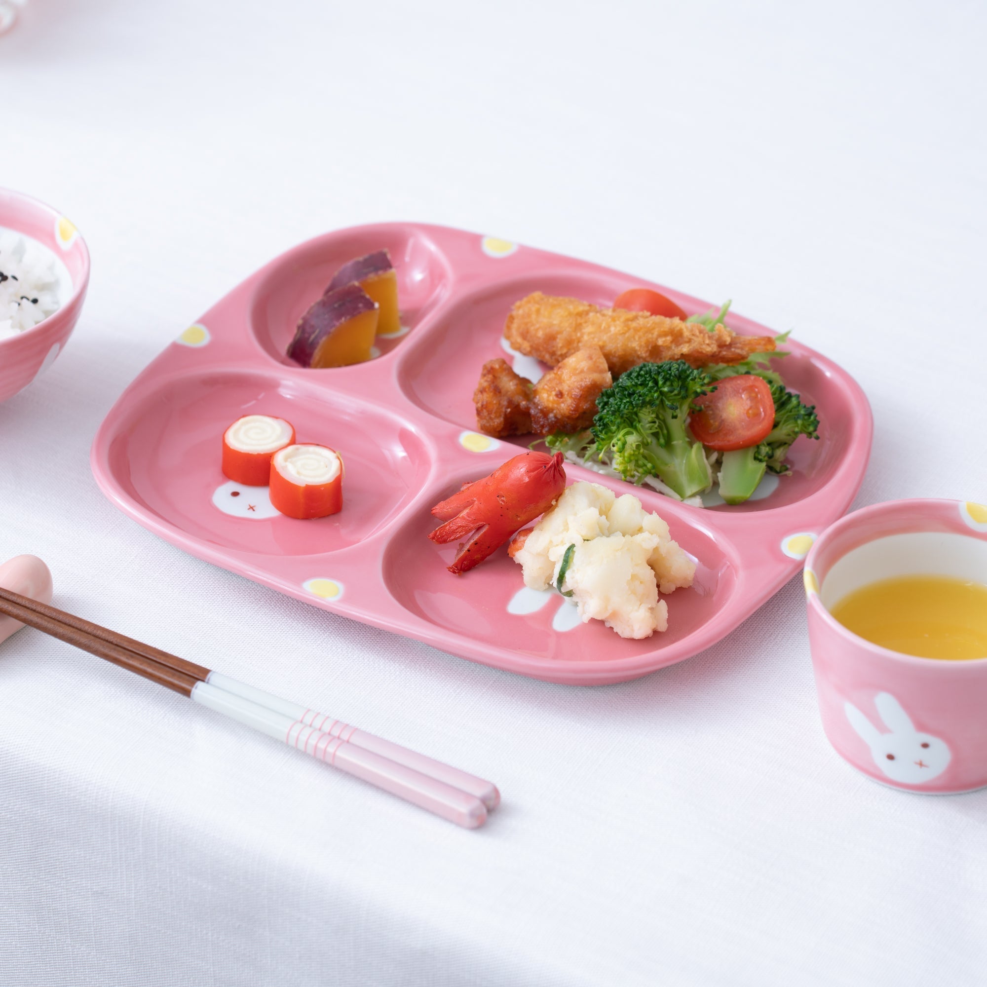 Oshin Kiln Pink Rabbit Hasami Children's Divided Plate - MUSUBI KILN - Quality Japanese Tableware and Gift