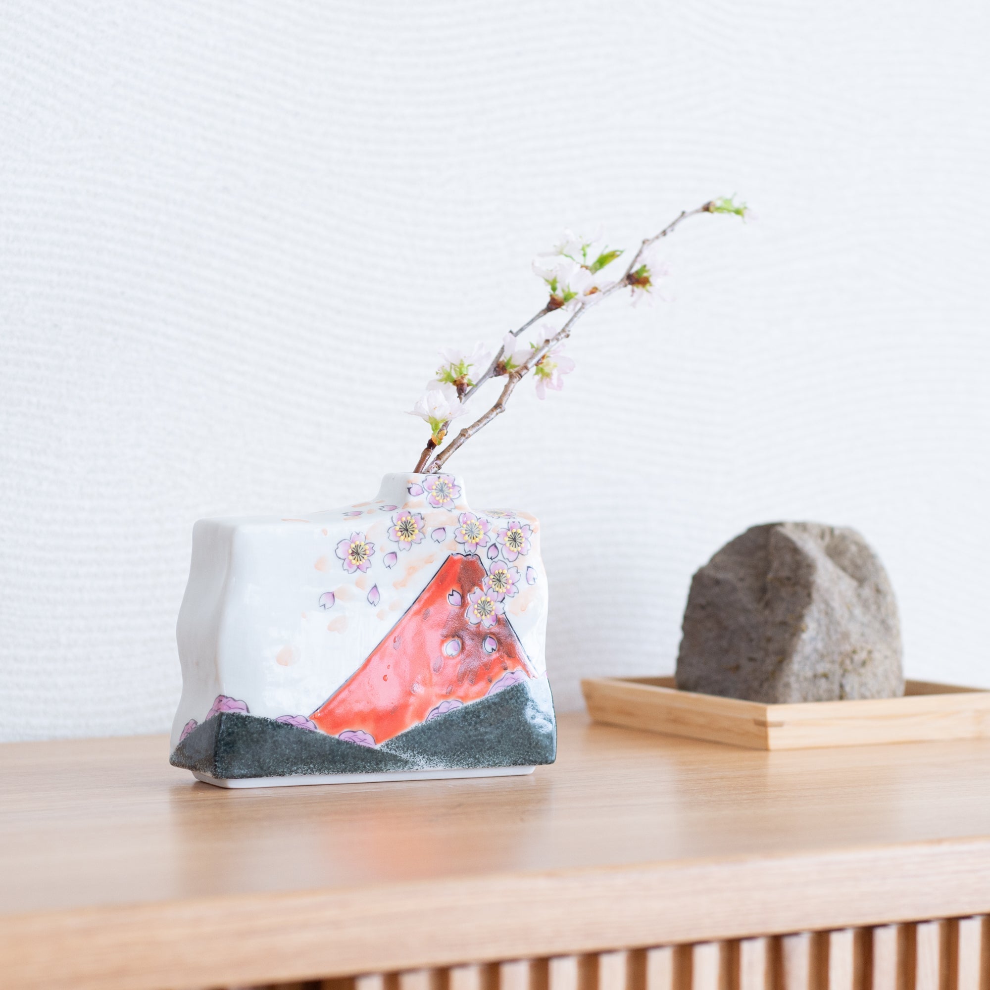 Red Mt.Fuji Kutani Japanese Flower Vase - MUSUBI KILN - Quality Japanese Tableware and Gift