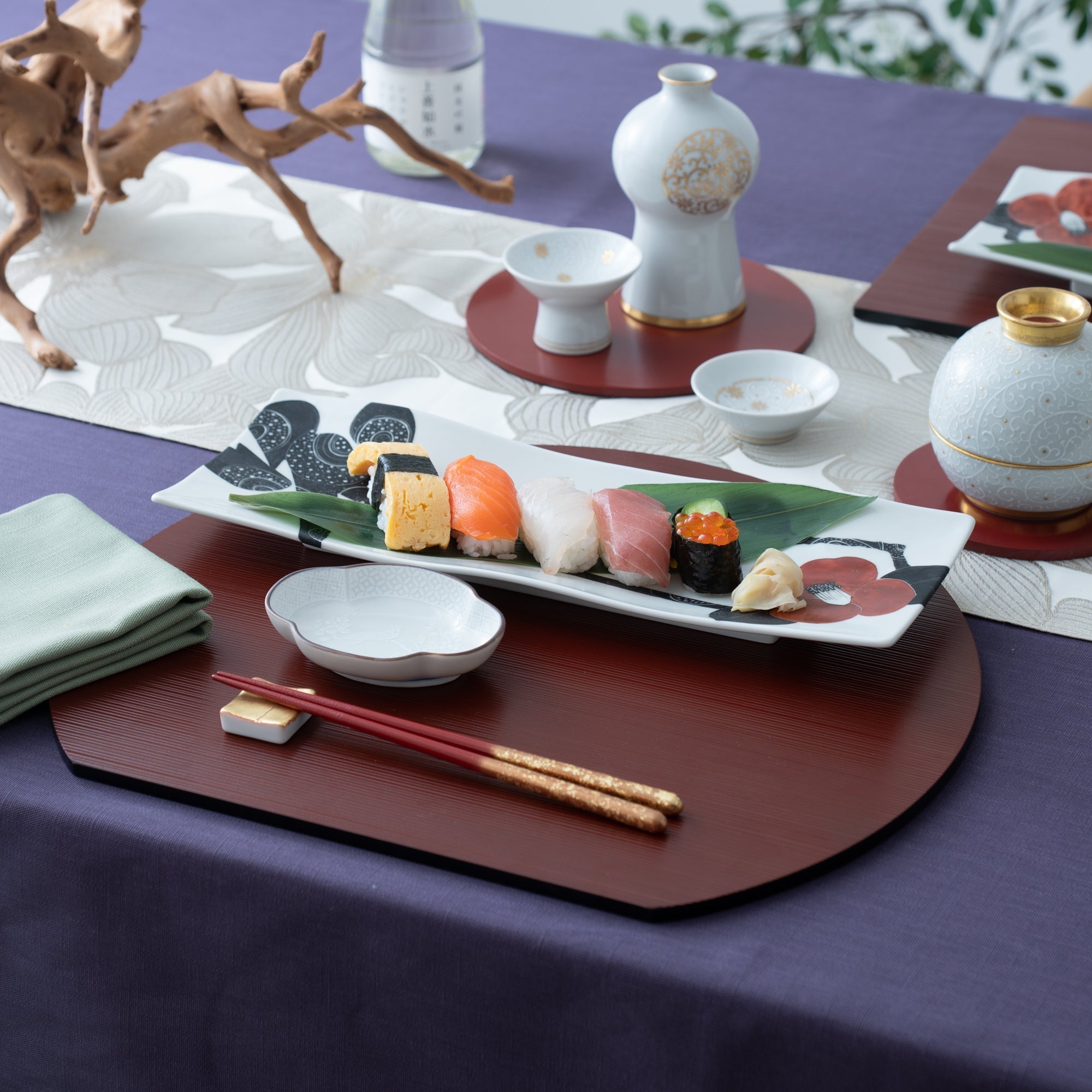 Reversible Half Moon Hegi - me Yamanaka Lacquerware Placemat - MUSUBI KILN - Quality Japanese Tableware and Gift