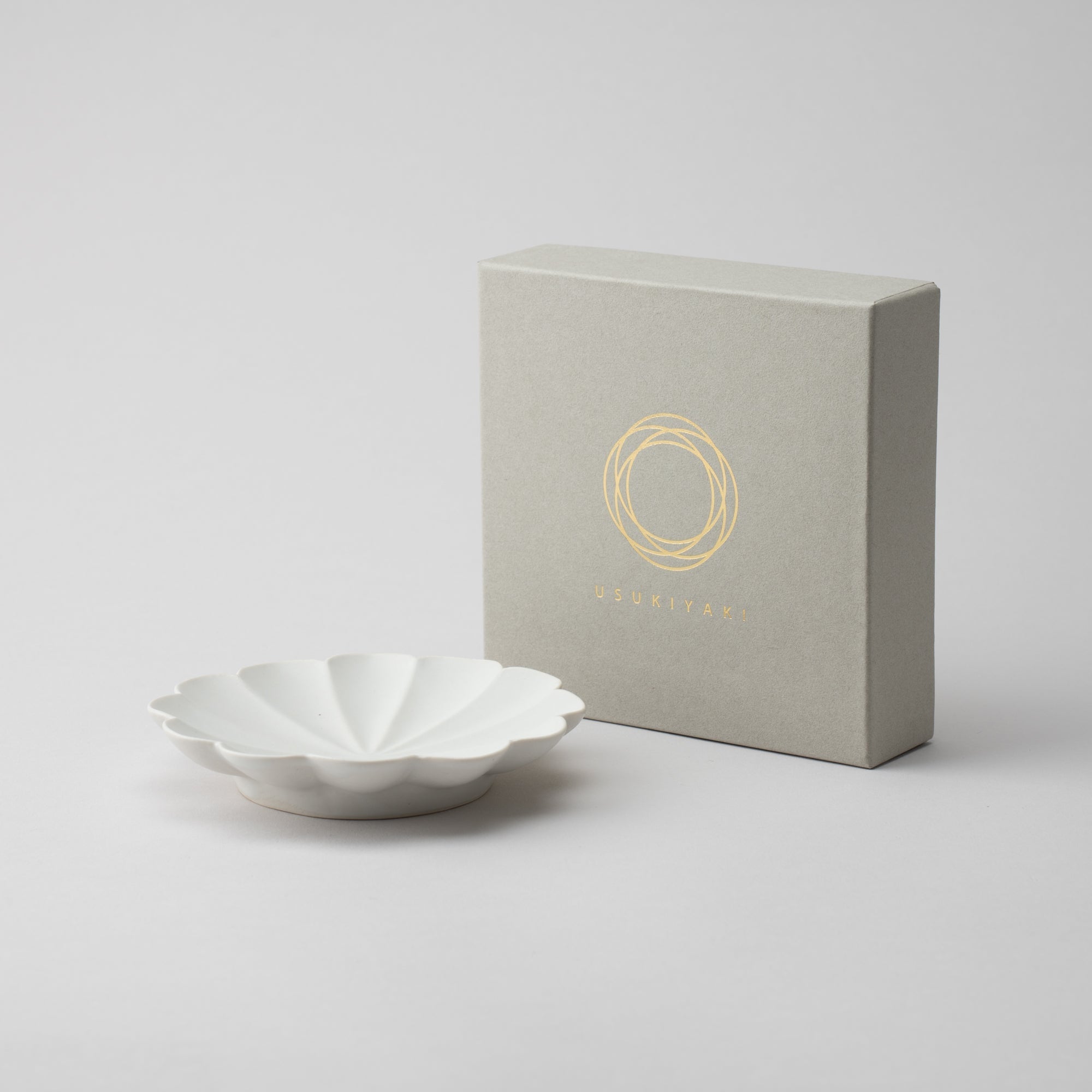 RINKA Twelve Petals Usuki Sauce Plate - MUSUBI KILN - Quality Japanese Tableware and Gift