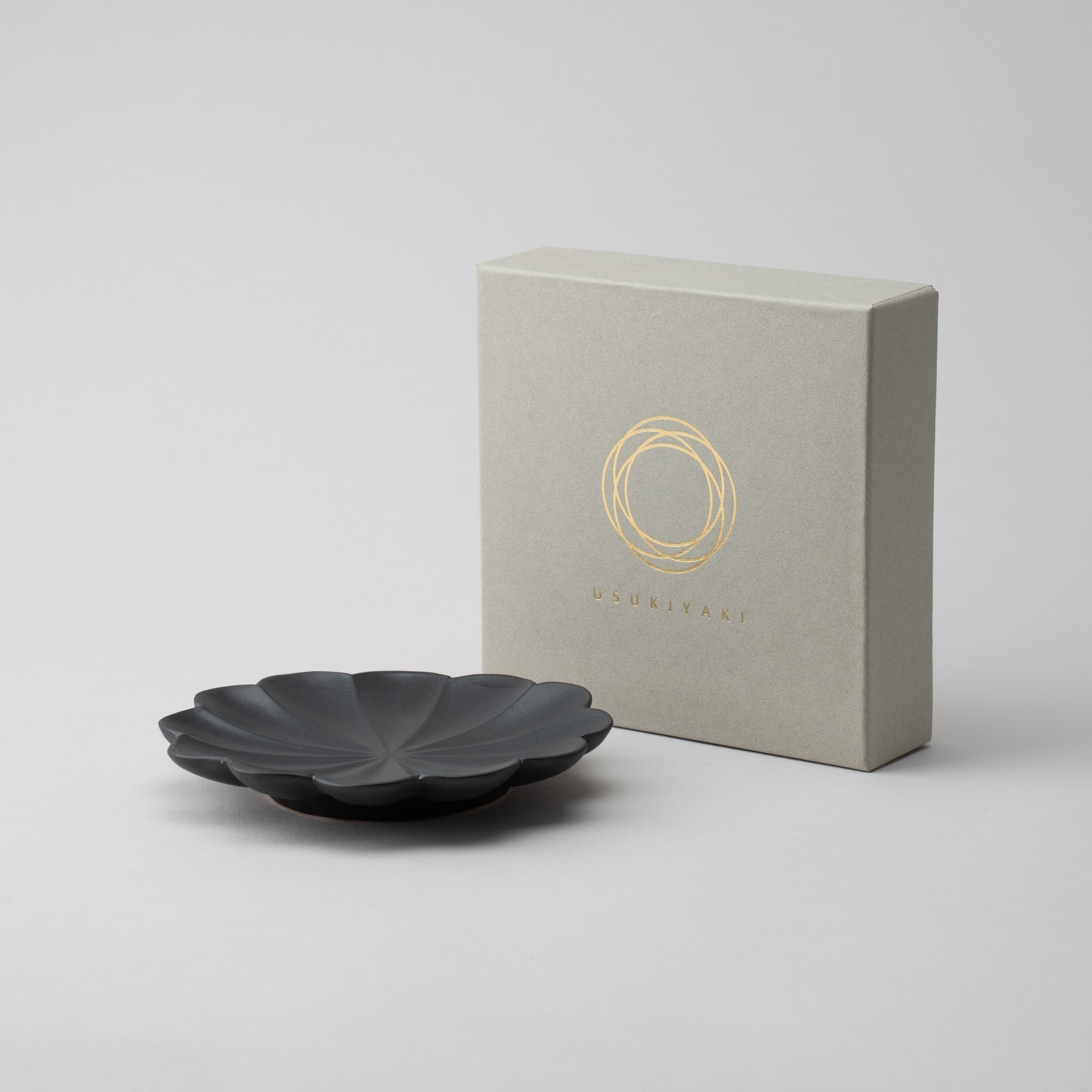 RINKA Twelve Petals Usuki Sauce Plate - MUSUBI KILN - Quality Japanese Tableware and Gift