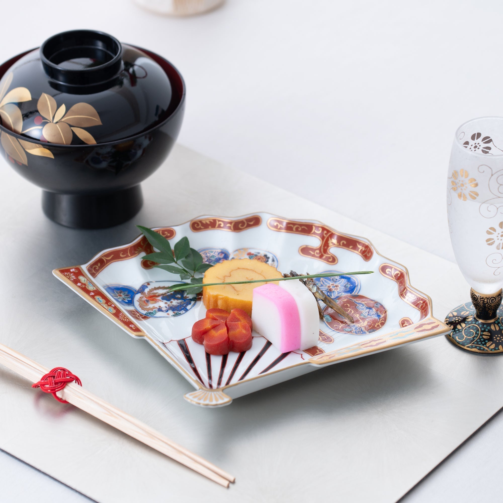 Rinkuro Kiln Old Imari Akadami Phoenix Fan - shaped Plate - MUSUBI KILN - Quality Japanese Tableware and Gift