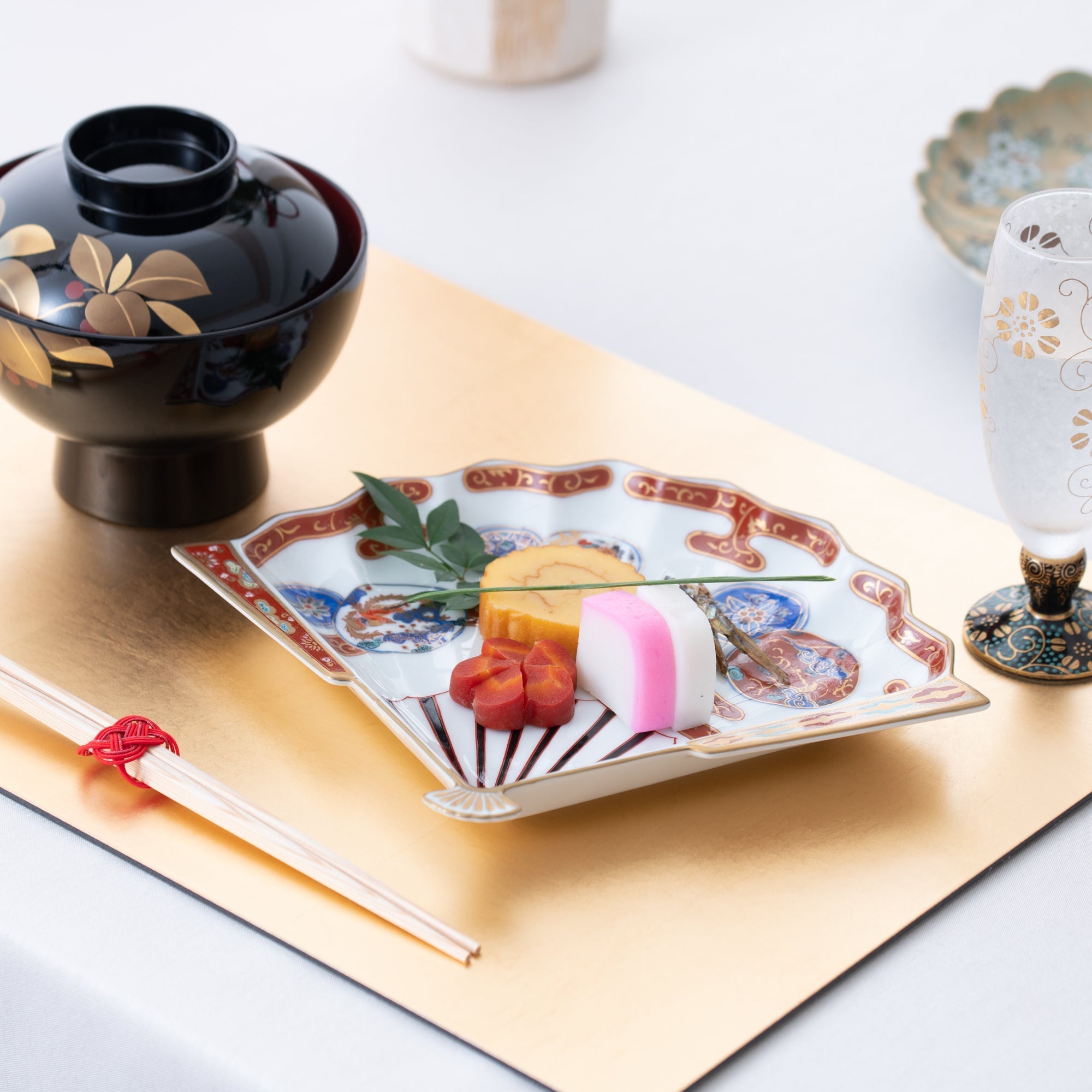 Rinkuro Kiln Old Imari Akadami Phoenix Fan - shaped Plate - MUSUBI KILN - Quality Japanese Tableware and Gift