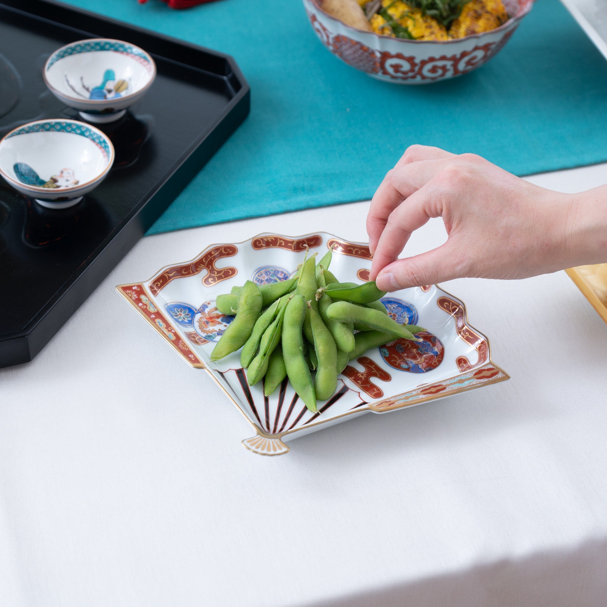 Rinkuro Kiln Old Imari Akadami Phoenix Fan - shaped Plate - MUSUBI KILN - Quality Japanese Tableware and Gift