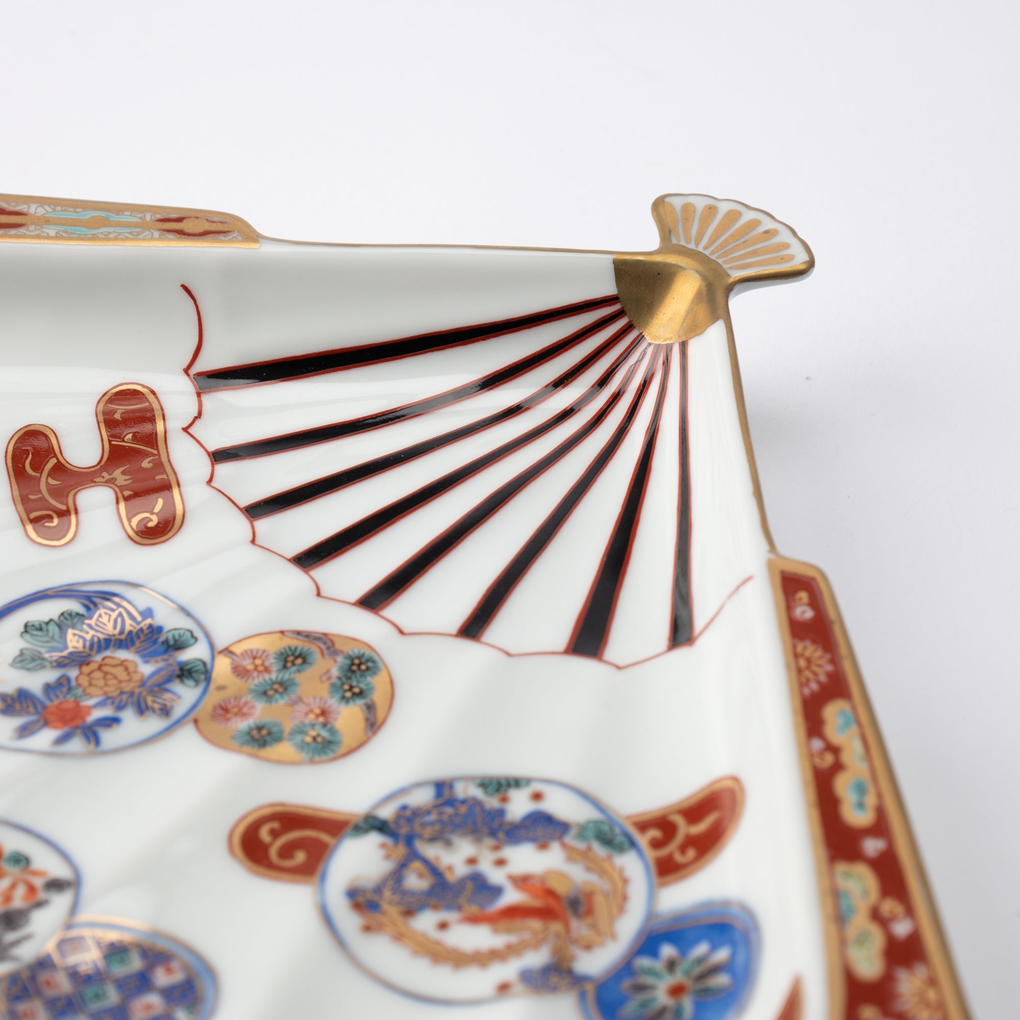 Rinkuro Kiln Old Imari Akadami Phoenix Fan - shaped Plate - MUSUBI KILN - Quality Japanese Tableware and Gift