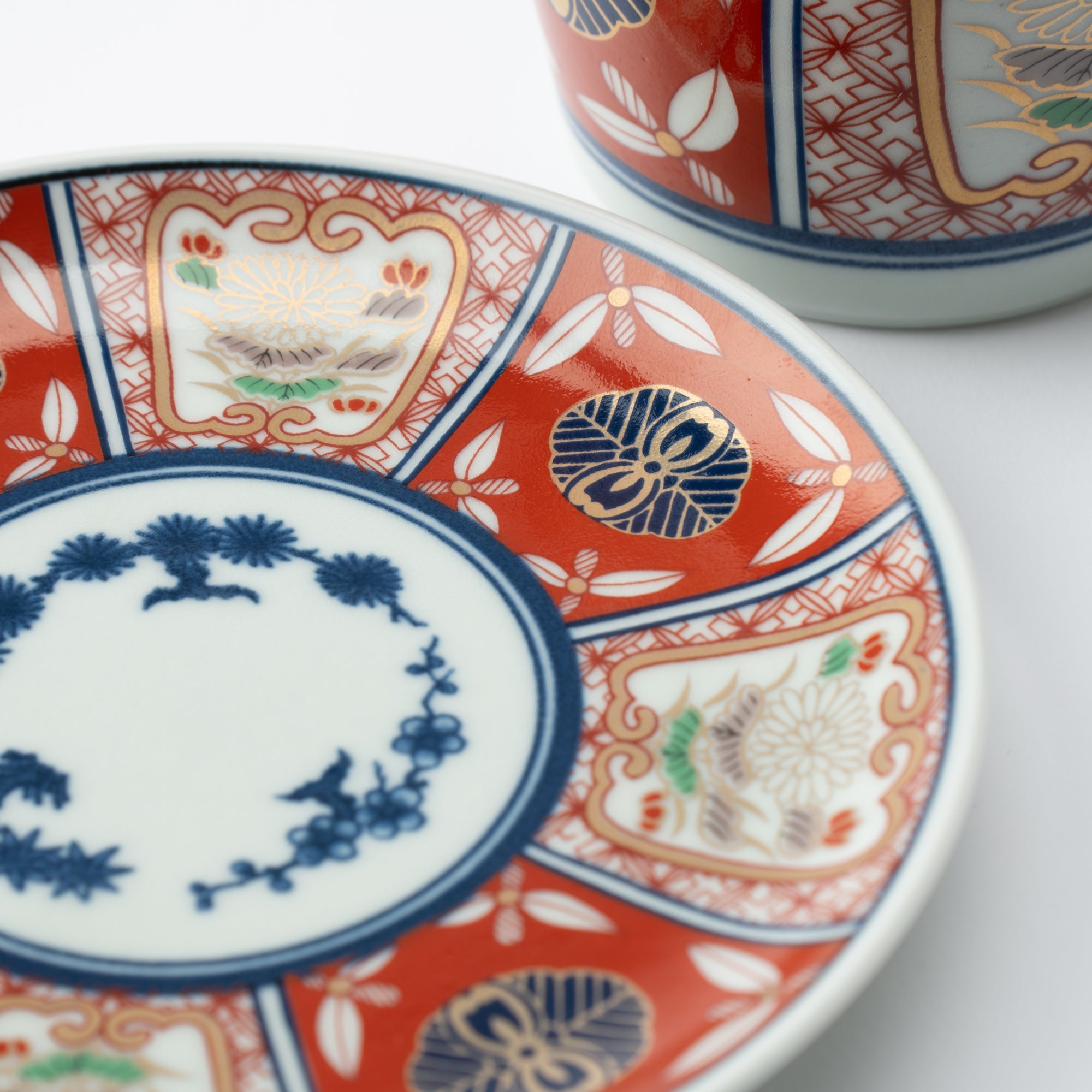 Rinkuro Kiln Old Imari Chrysanthemum Hasami Soba Choko Cup and Saucer - MUSUBI KILN - Quality Japanese Tableware and Gift