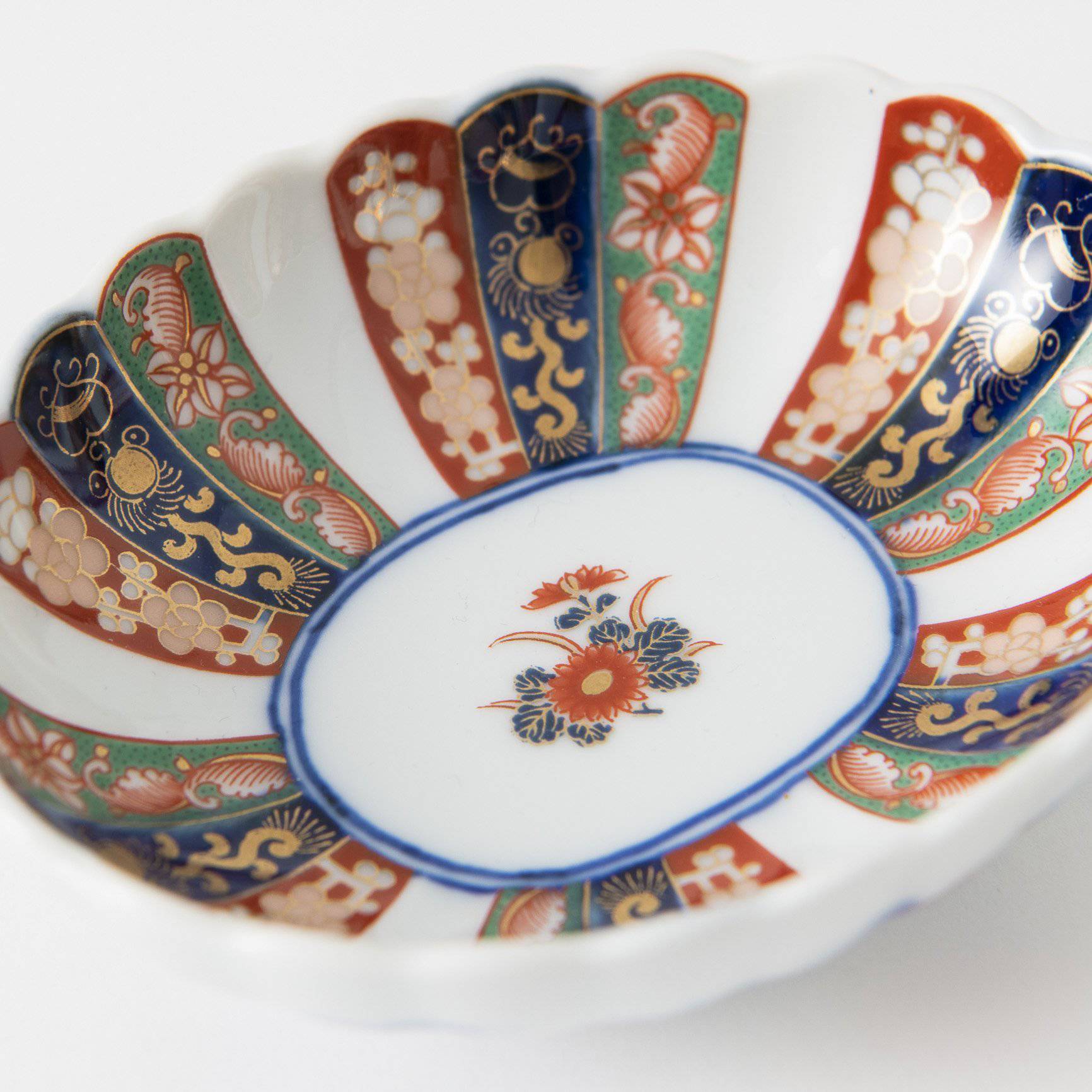 Rinkuro Kiln Old Imari Flower Hasami Kobachi Bowl A - MUSUBI KILN - Quality Japanese Tableware and Gift