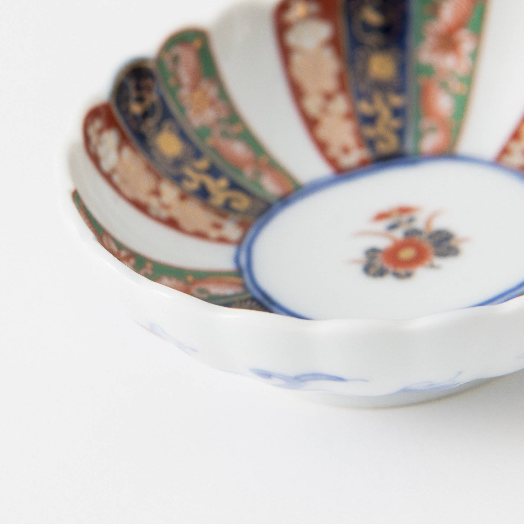 Rinkuro Kiln Old Imari Flower Hasami Kobachi Bowl A - MUSUBI KILN - Quality Japanese Tableware and Gift