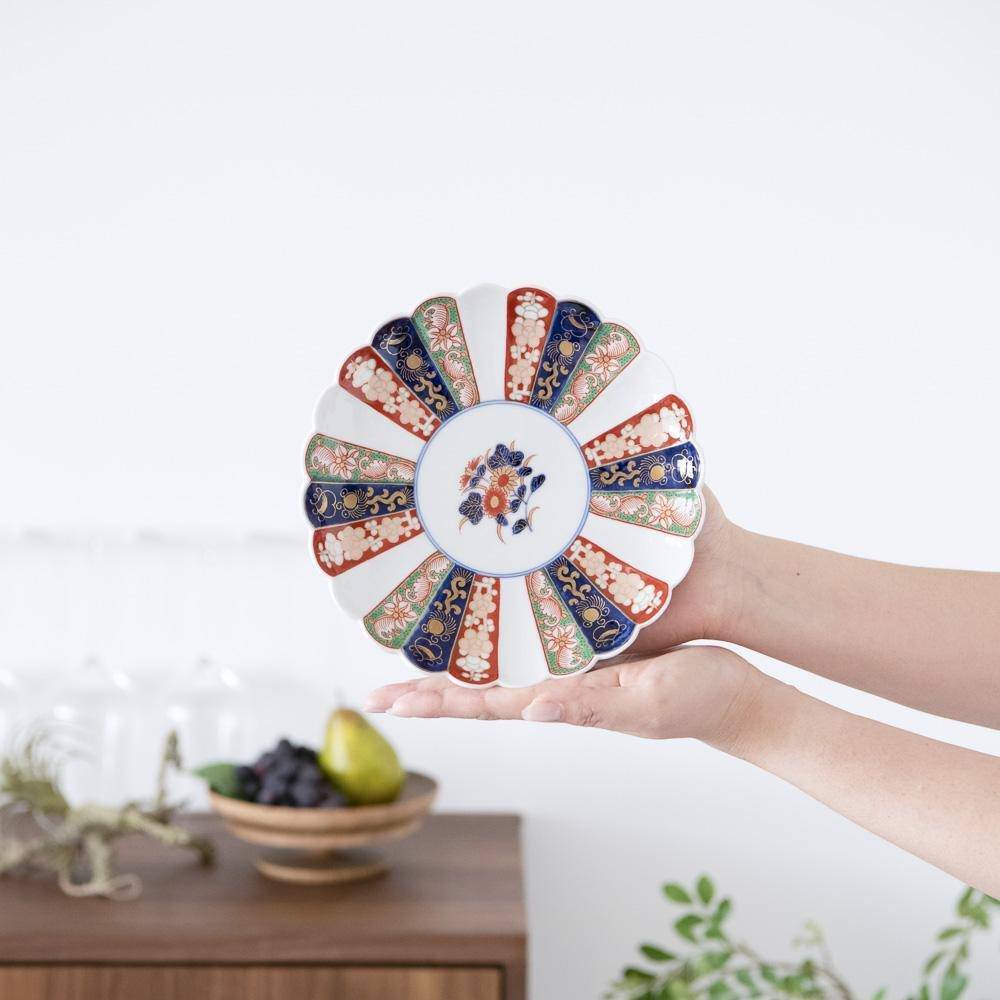 Rinkuro Kiln Old Imari Flower Hasami Round Plate - MUSUBI KILN - Quality Japanese Tableware and Gift