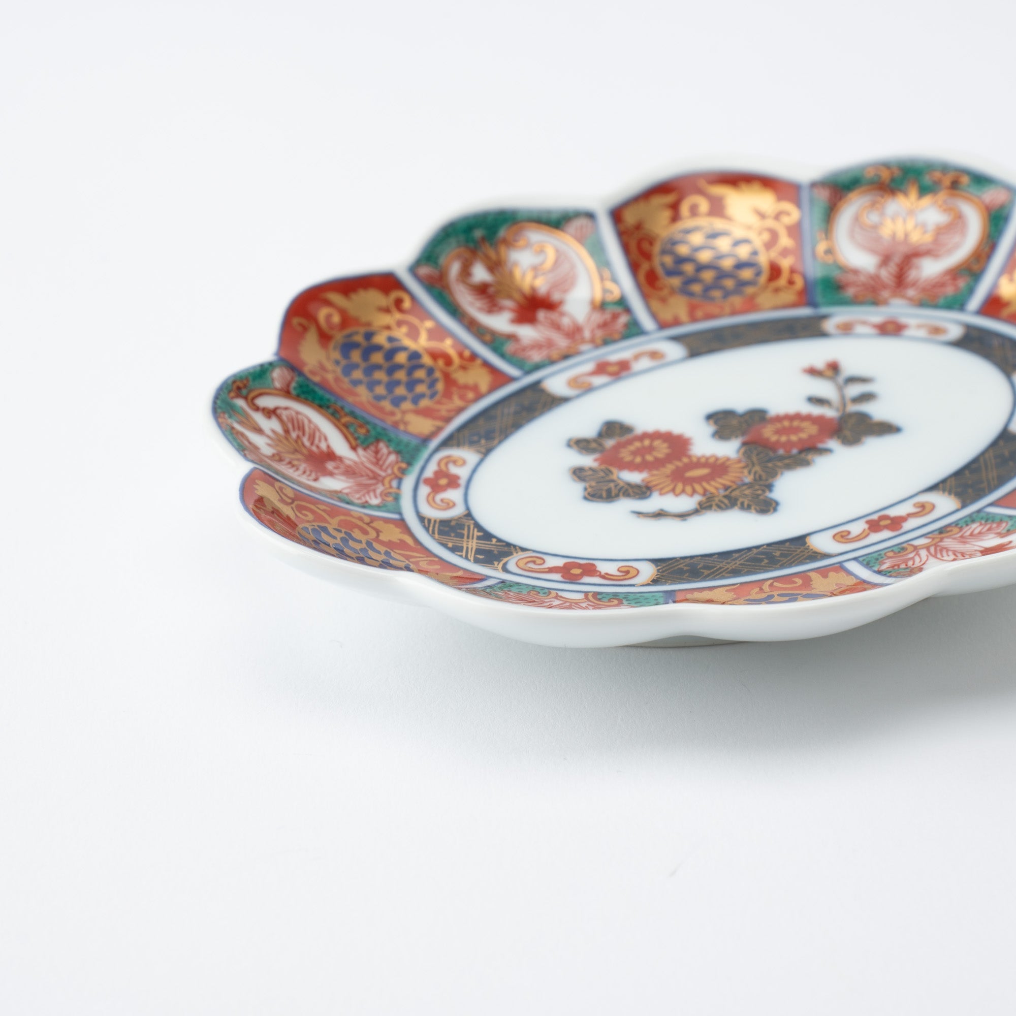 Rinkuro Kiln Old Imari Kinsai Chrysanthemum Hasami Oval Plate 5.5in - MUSUBI KILN - Quality Japanese Tableware and Gift