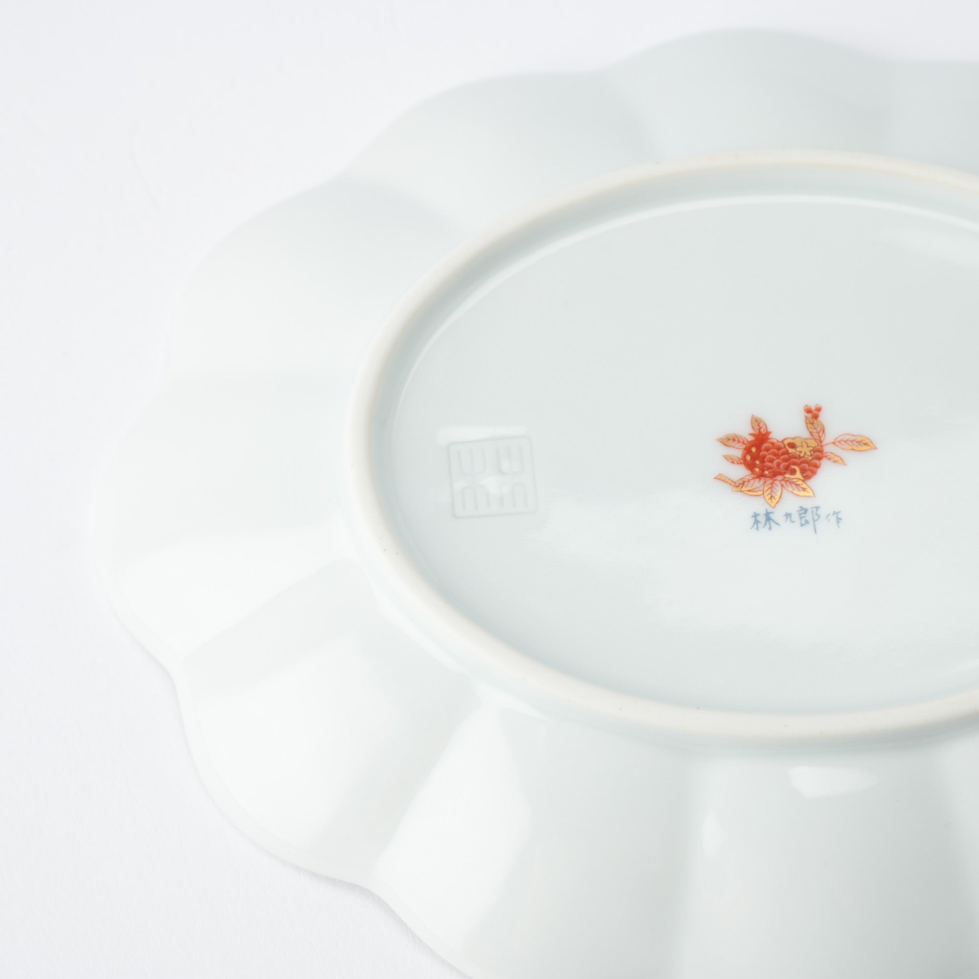 Rinkuro Kiln Old Imari Kinsai Chrysanthemum Hasami Oval Plate 5.5in - MUSUBI KILN - Quality Japanese Tableware and Gift