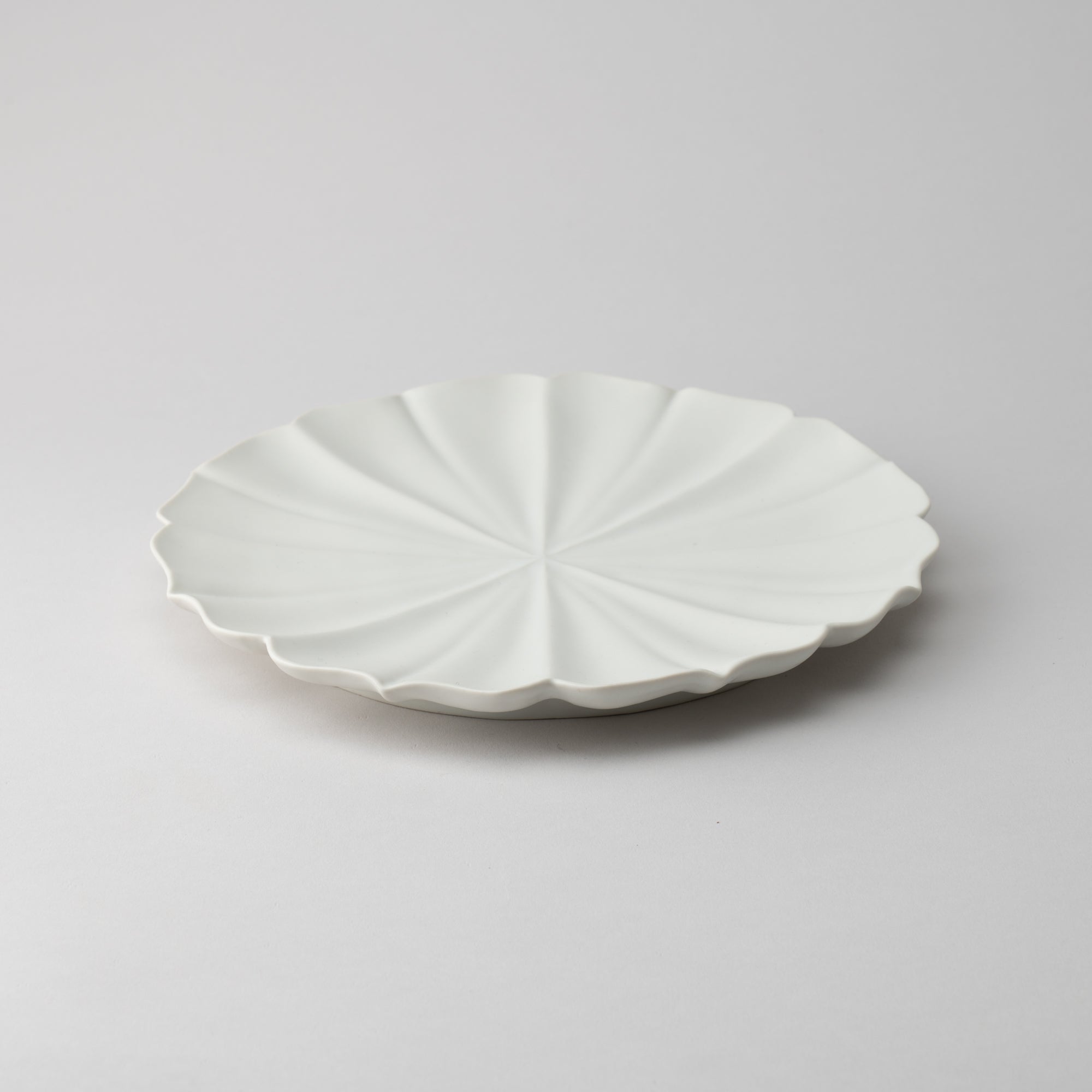 RYOUKA Lotus Petal Usuki Plate L - MUSUBI KILN - Quality Japanese Tableware and Gift