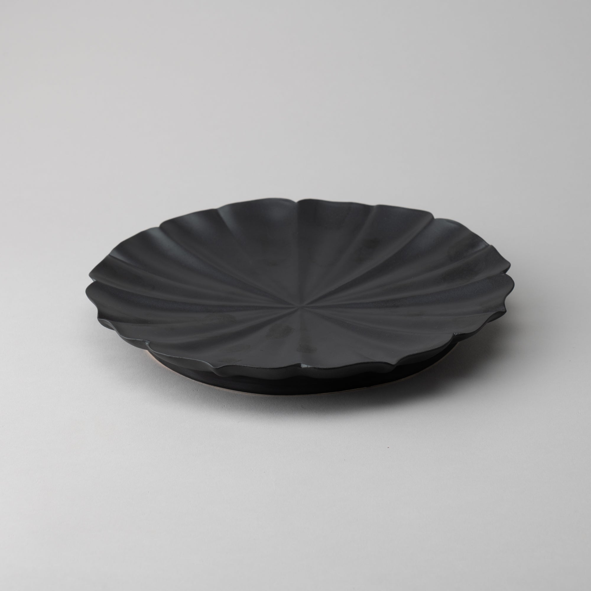 RYOUKA Lotus Petal Usuki Plate L - MUSUBI KILN - Quality Japanese Tableware and Gift