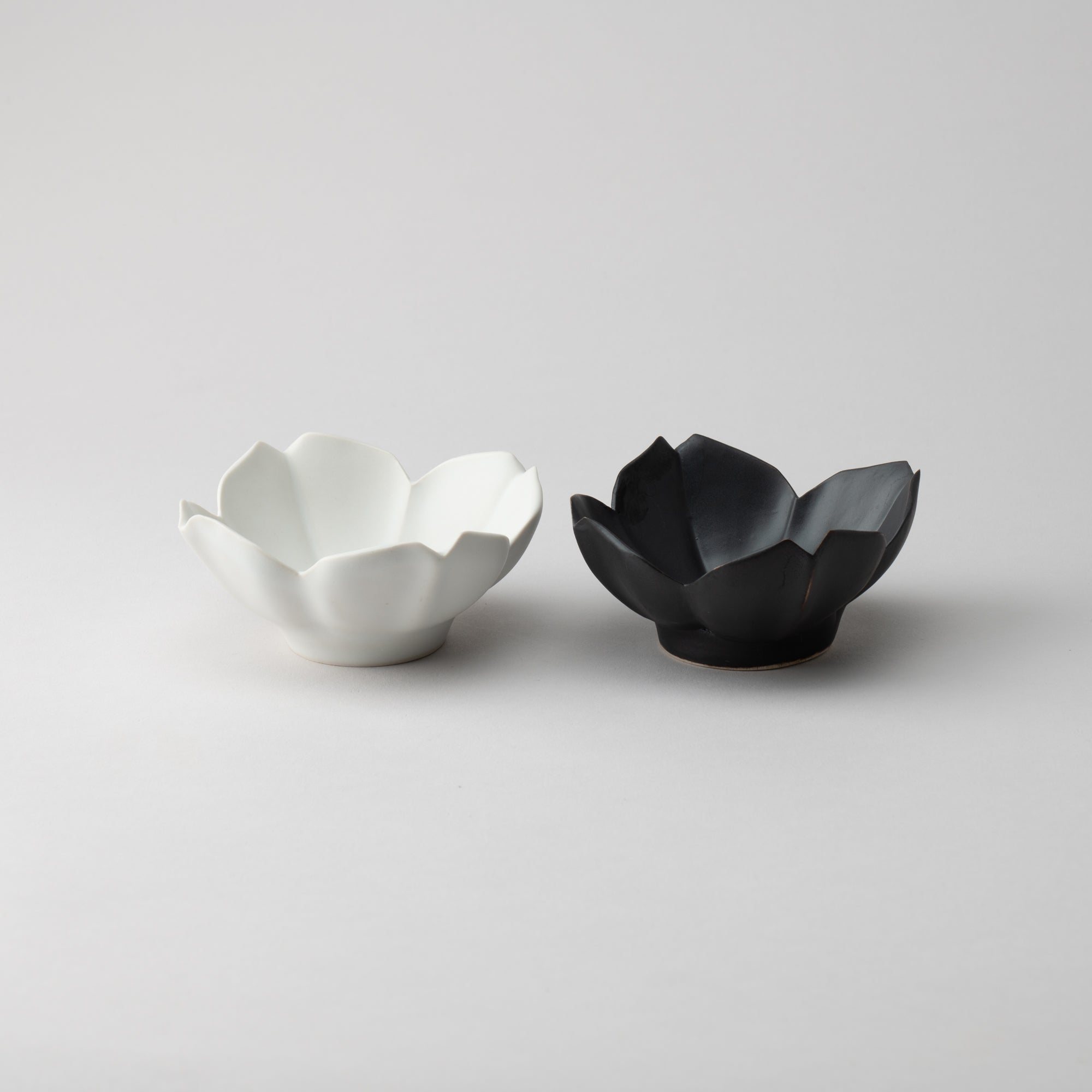 RYOUKA Usuki Four Petals Kobachi Small Bowl - MUSUBI KILN - Quality Japanese Tableware and Gift