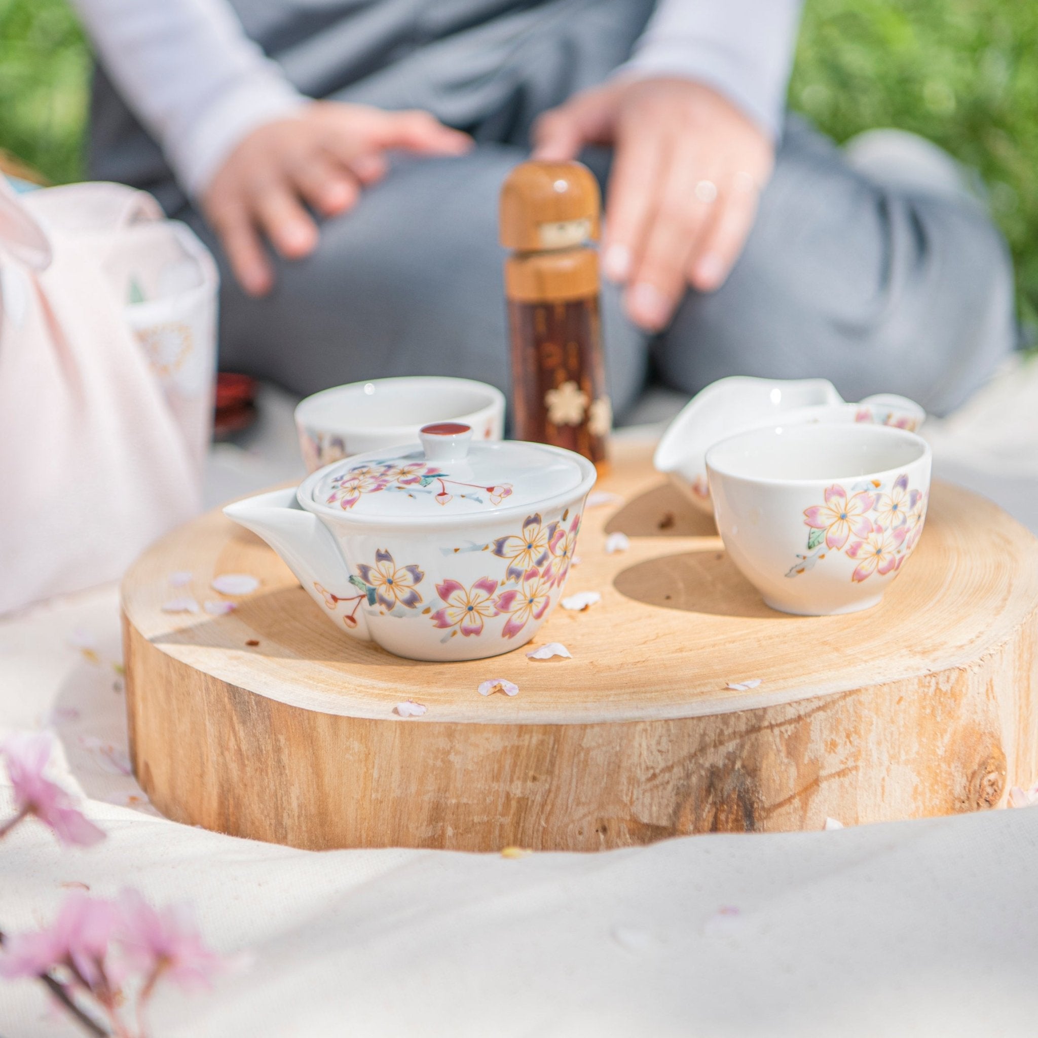 Sakura Kutani Houhin Japanese Teapot Set with 2 Teacups - MUSUBI KILN - Quality Japanese Tableware and Gift