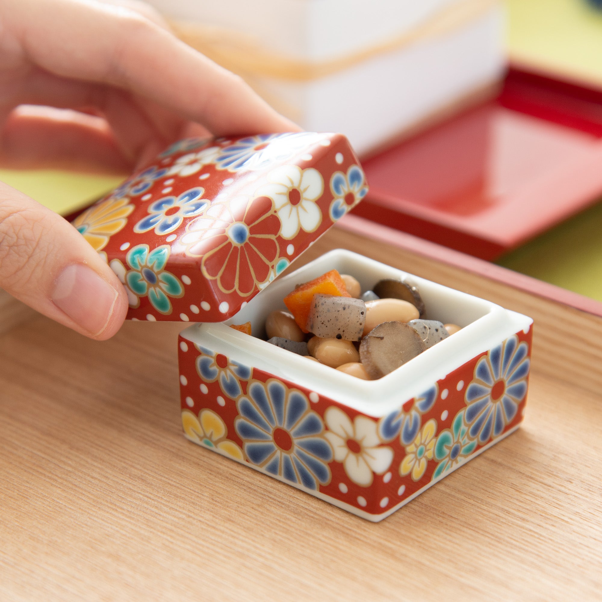 Seikou Kiln Kutani Traditional Pattern Small Box - MUSUBI KILN - Quality Japanese Tableware and Gift