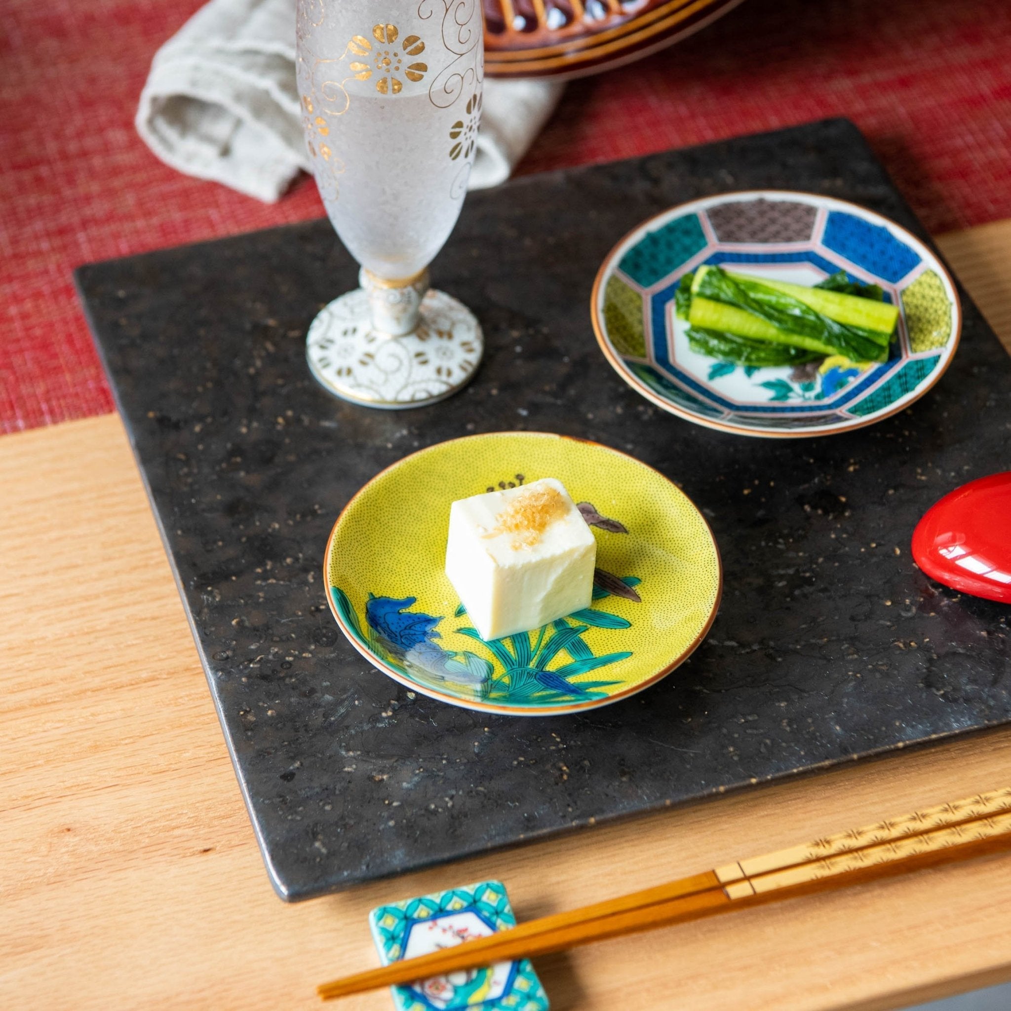 Seikou Kiln Lily Kutani Sauce Plate - MUSUBI KILN - Quality Japanese Tableware and Gift