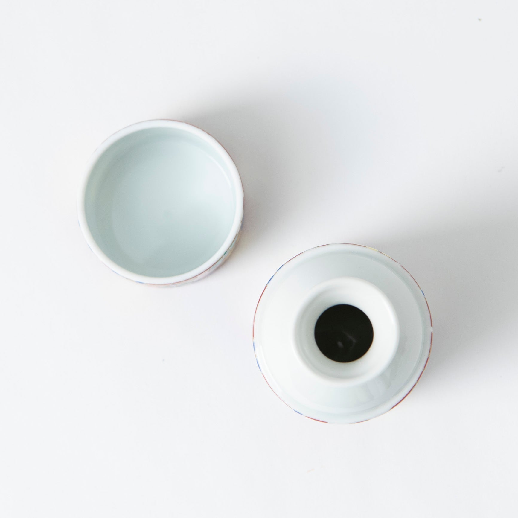 Seikou Kiln Plum and Chrysanthemum Kutani Sake Set - MUSUBI KILN - Quality Japanese Tableware and Gift