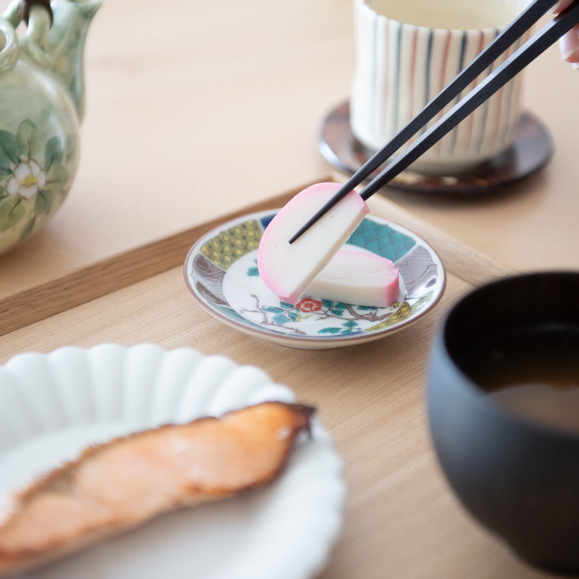 Seikou Kiln Red Flowers and Bird Kutani Sauce Plate - MUSUBI KILN - Quality Japanese Tableware and Gift