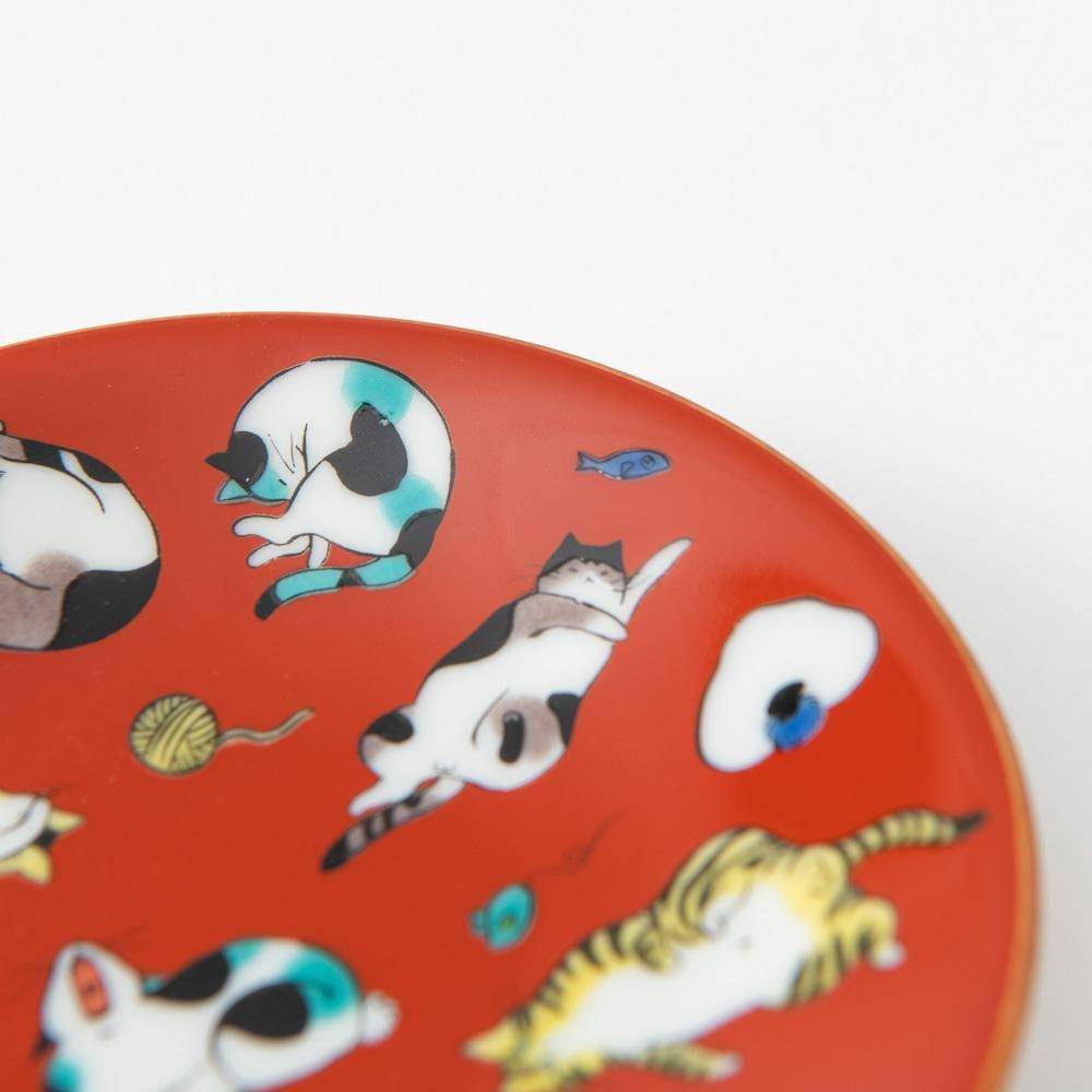 Seikou Kiln Sprawling Cats Kutani Sauce Plate - MUSUBI KILN - Quality Japanese Tableware and Gift