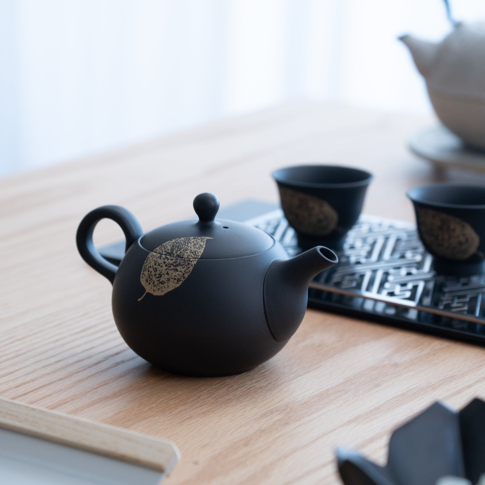 Shoho Black Leaf Tokoname Japanese Teapot Set 6.1oz(180ml) - Sasame and Ceramesh - MUSUBI KILN - Quality Japanese Tableware and Gift