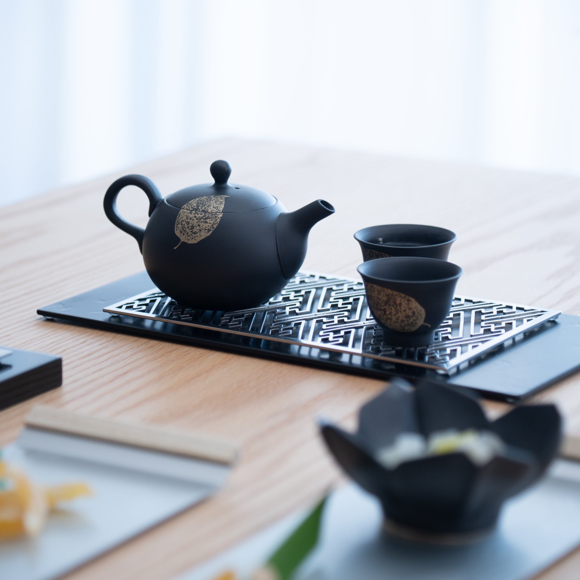 Shoho Black Leaf Tokoname Japanese Teapot Set 6.1oz(180ml) - Sasame and Ceramesh - MUSUBI KILN - Quality Japanese Tableware and Gift