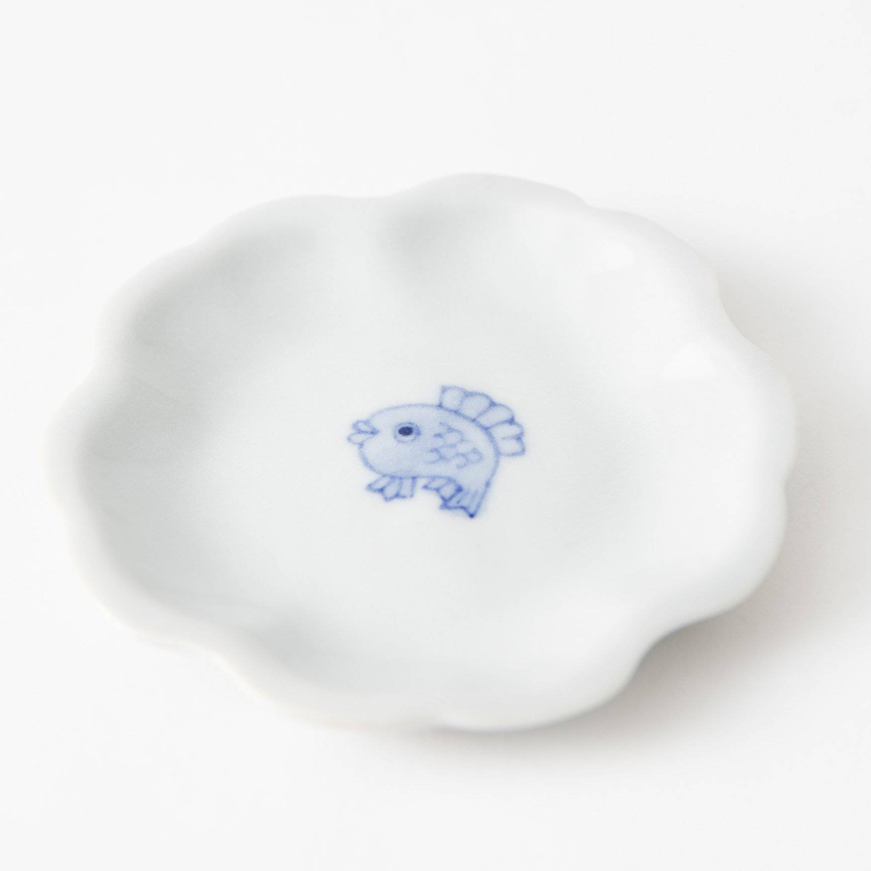 Soukyu Kiln Bream in Sakura - Shaped Kutani Sauce Plate - MUSUBI KILN - Quality Japanese Tableware and Gift