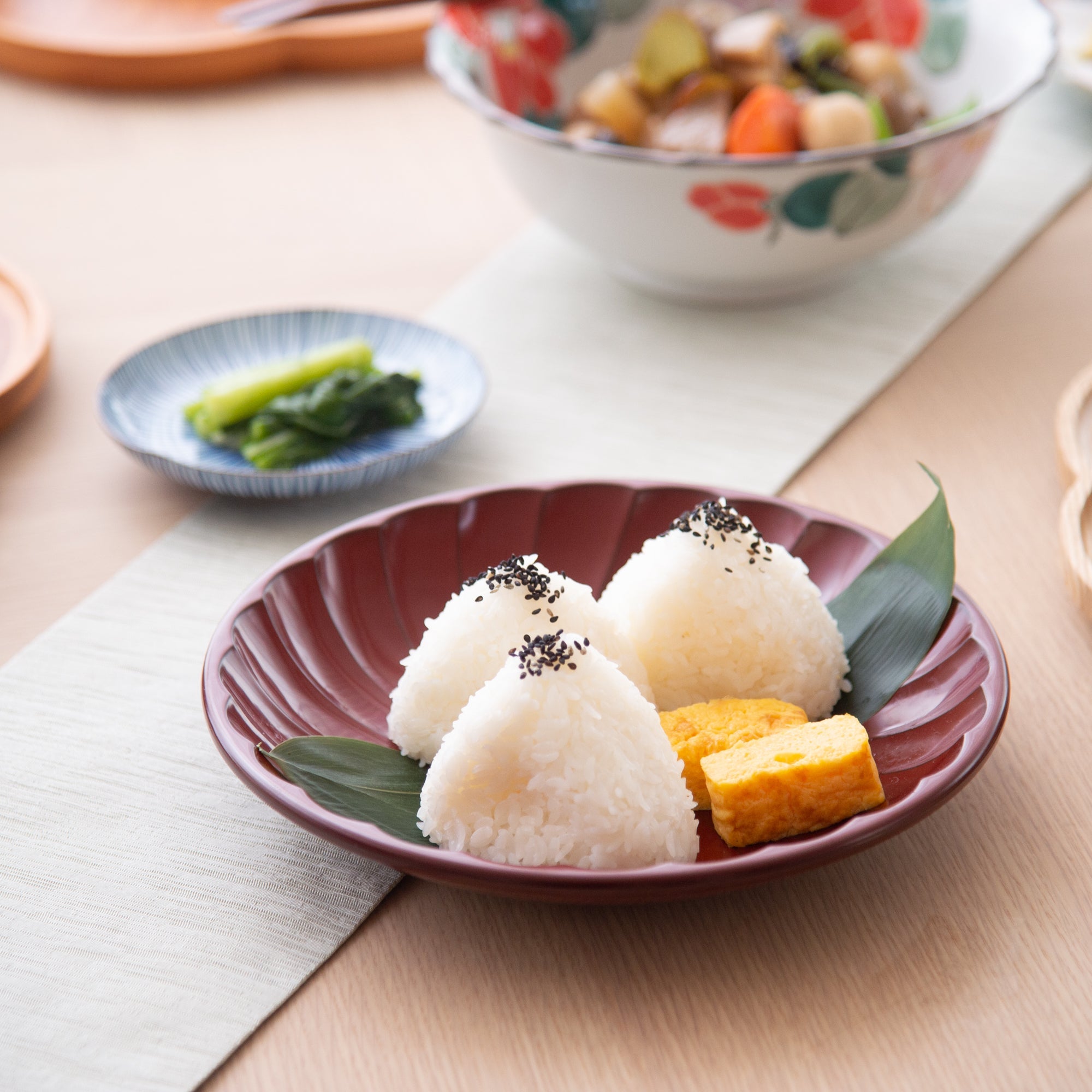 Streamlined Chrysanthemum Yamanaka Lacquerware Deep Plate - MUSUBI KILN - Quality Japanese Tableware and Gift