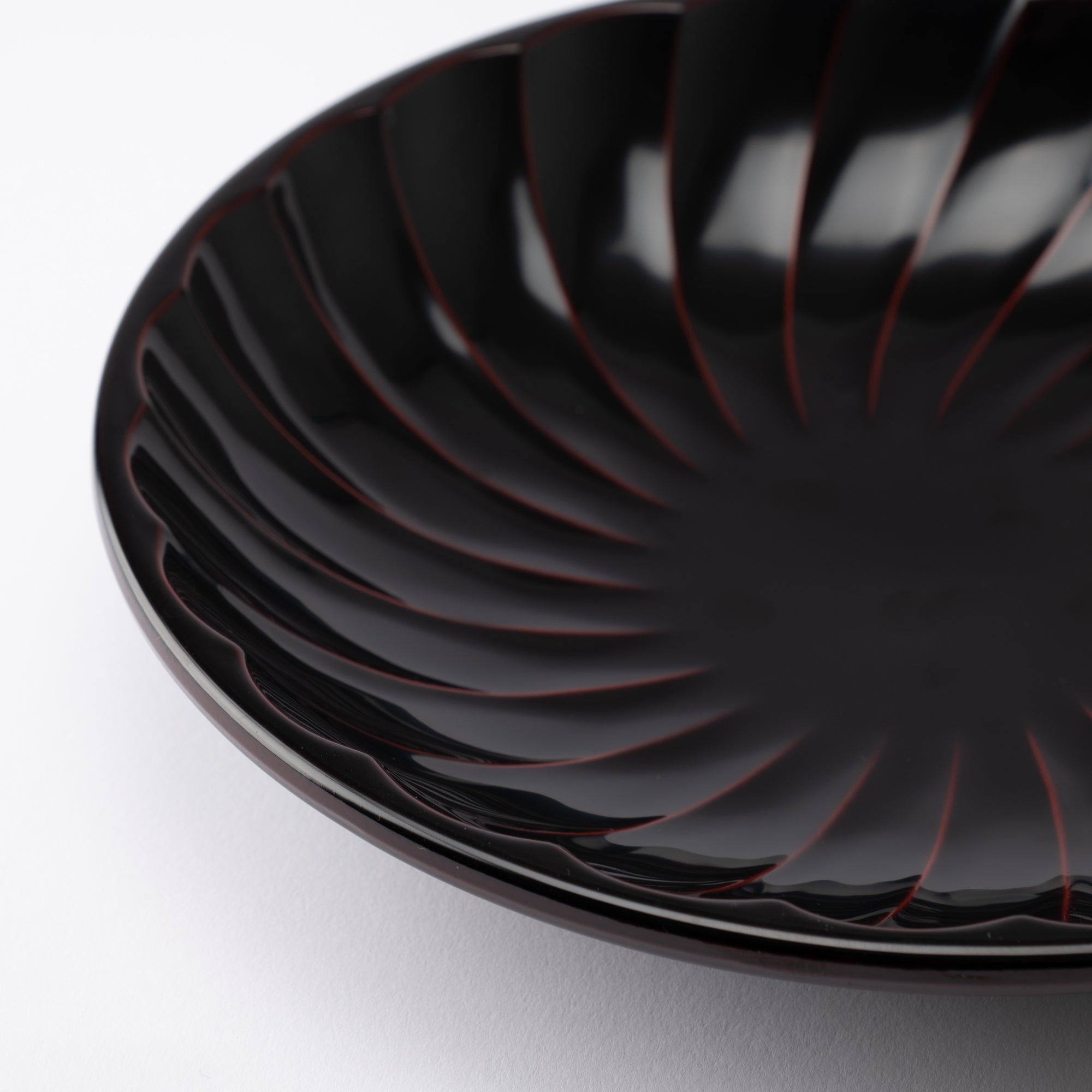 Streamlined Chrysanthemum Yamanaka Lacquerware Deep Plate - MUSUBI KILN - Quality Japanese Tableware and Gift