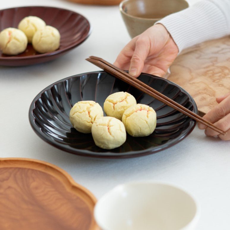 Streamlined Chrysanthemum Yamanaka Lacquerware Deep Plate - MUSUBI KILN - Quality Japanese Tableware and Gift