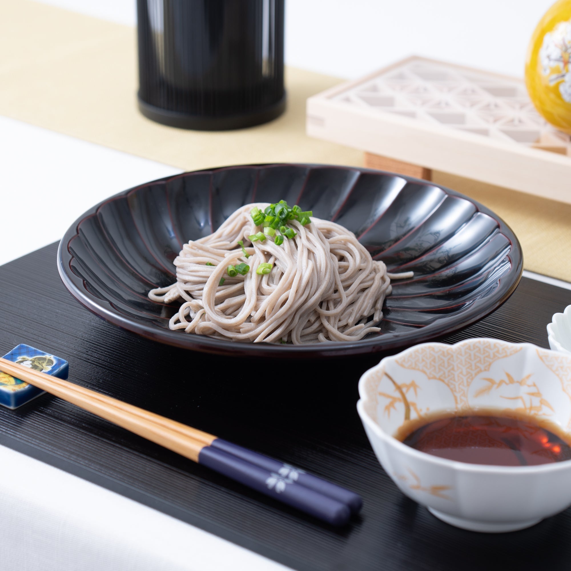 Streamlined Chrysanthemum Yamanaka Lacquerware Deep Plate - MUSUBI KILN - Quality Japanese Tableware and Gift