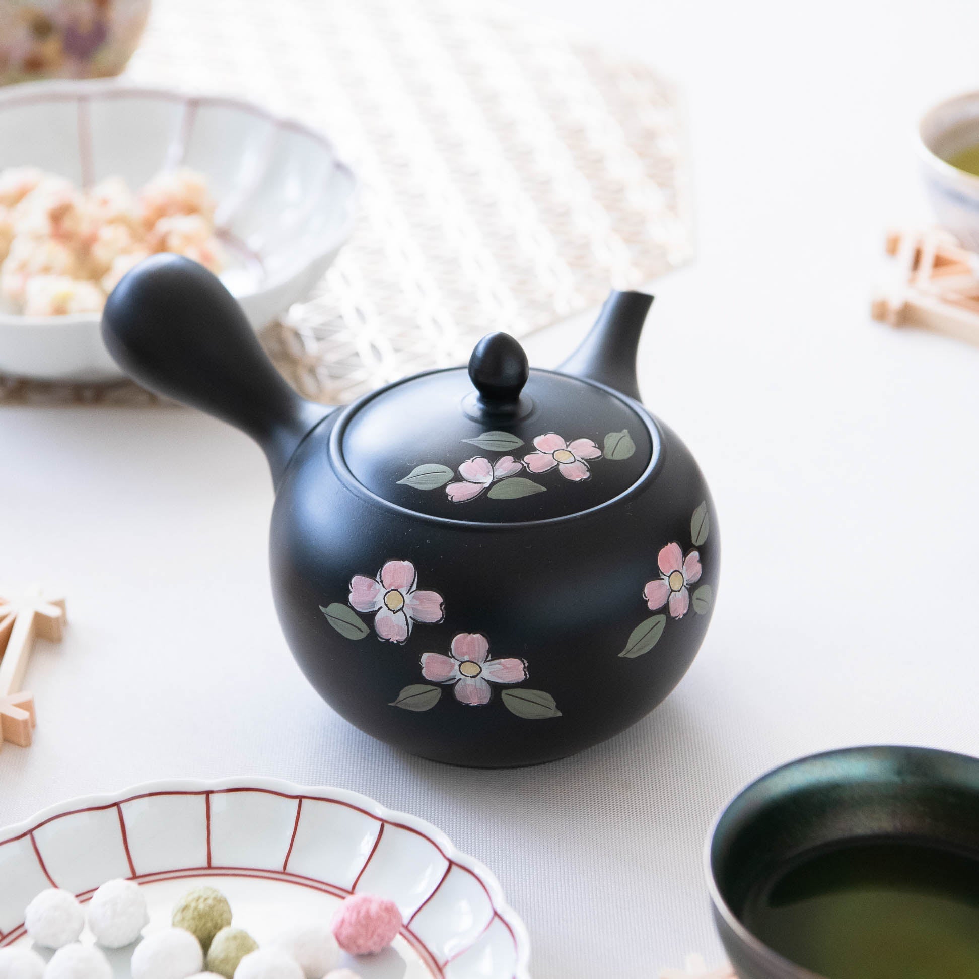 Syunju Hanamizuki Tokoname Japanese Teapot 17oz(500ml) - Sawayaka - MUSUBI KILN - Quality Japanese Tableware and Gift