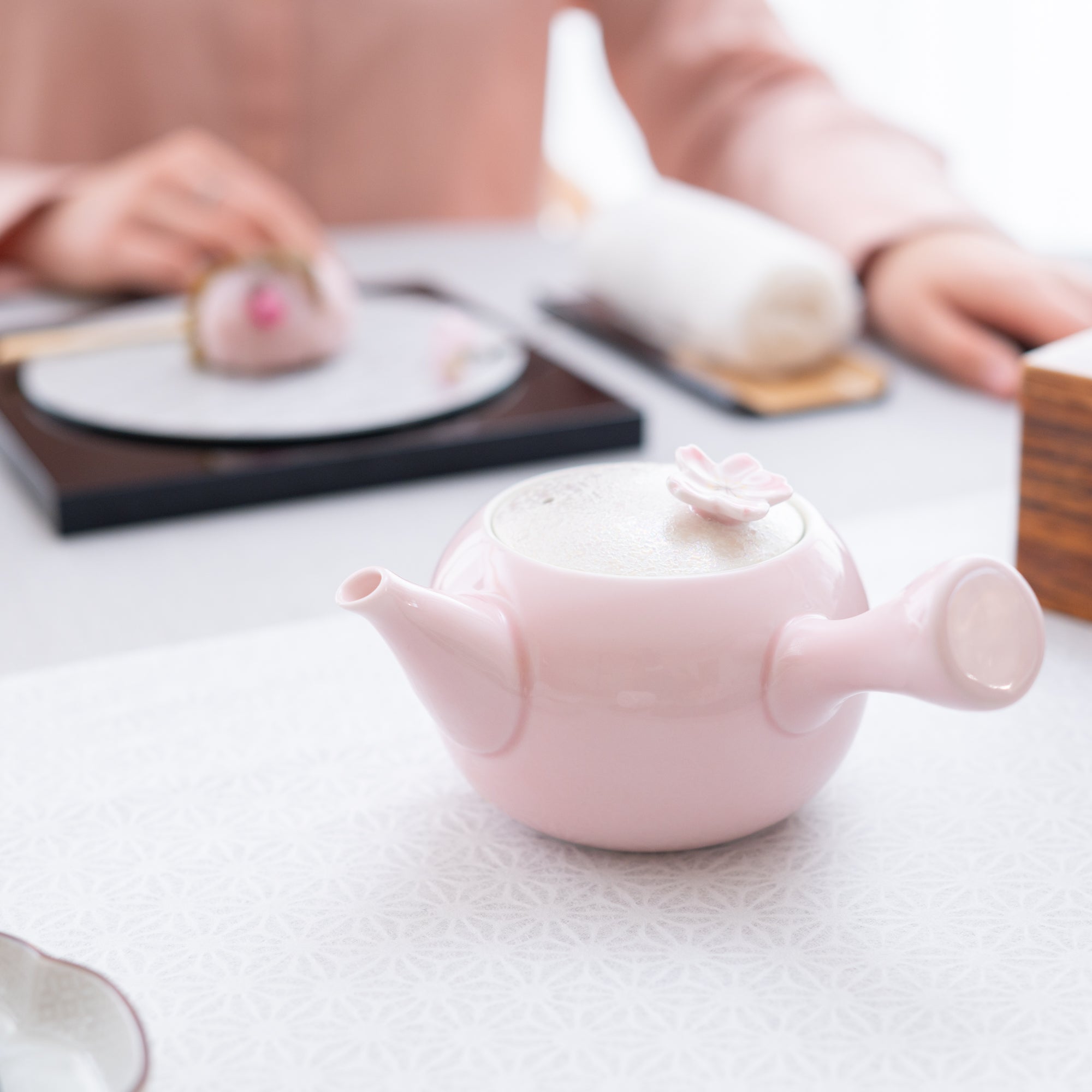 Tasei Kiln Lustrous Sakura Pink Arita Ware Japanese Teapot - MUSUBI KILN - Quality Japanese Tableware and Gift