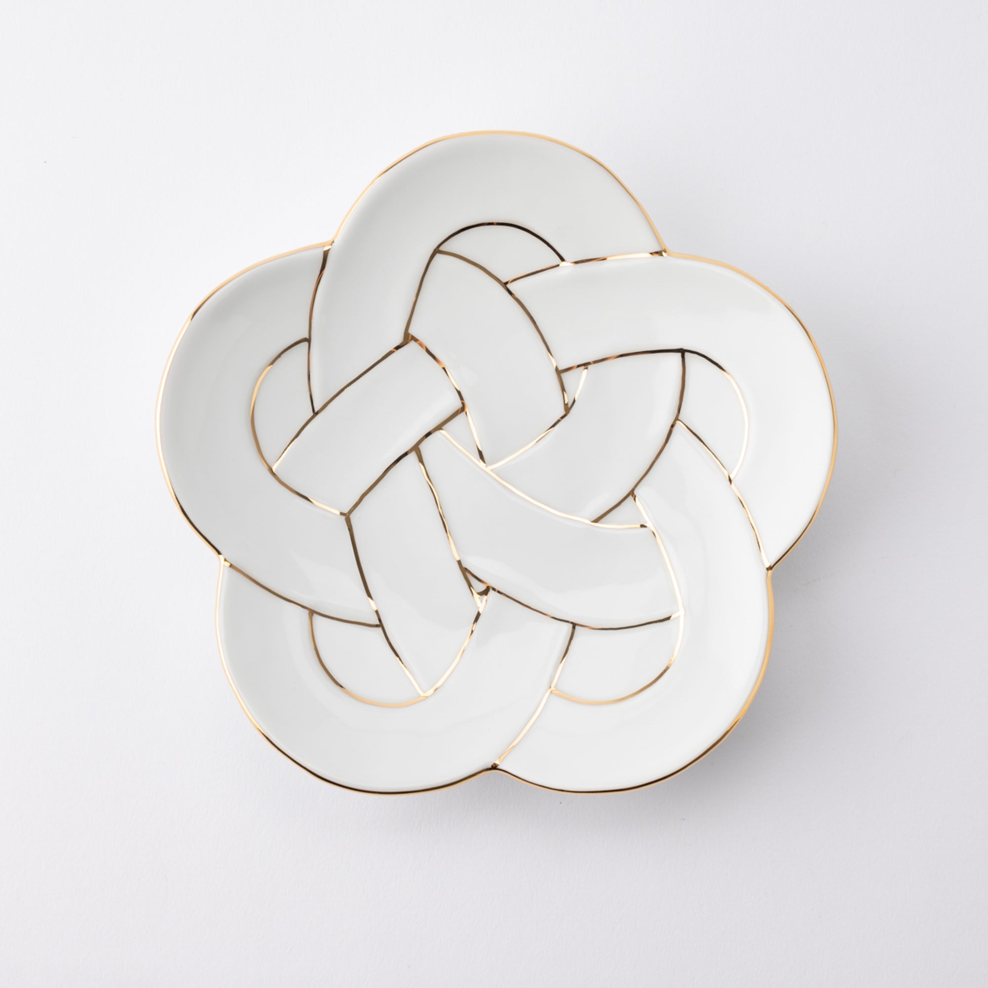 Tasei Kiln Plum Blossom Knot Arita Plate 5.9in - MUSUBI KILN - Quality Japanese Tableware and Gift