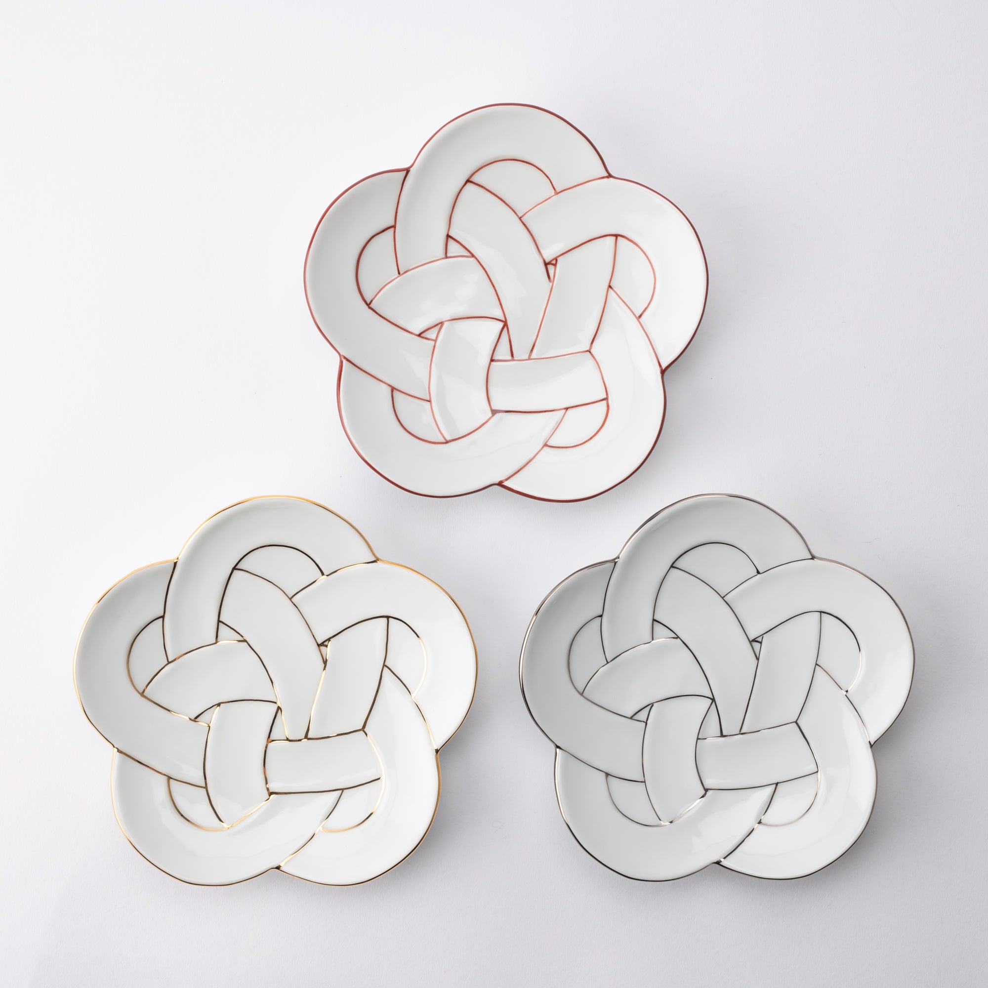 Tasei Kiln Plum Blossom Knot Arita Plate 5.9in - MUSUBI KILN - Quality Japanese Tableware and Gift