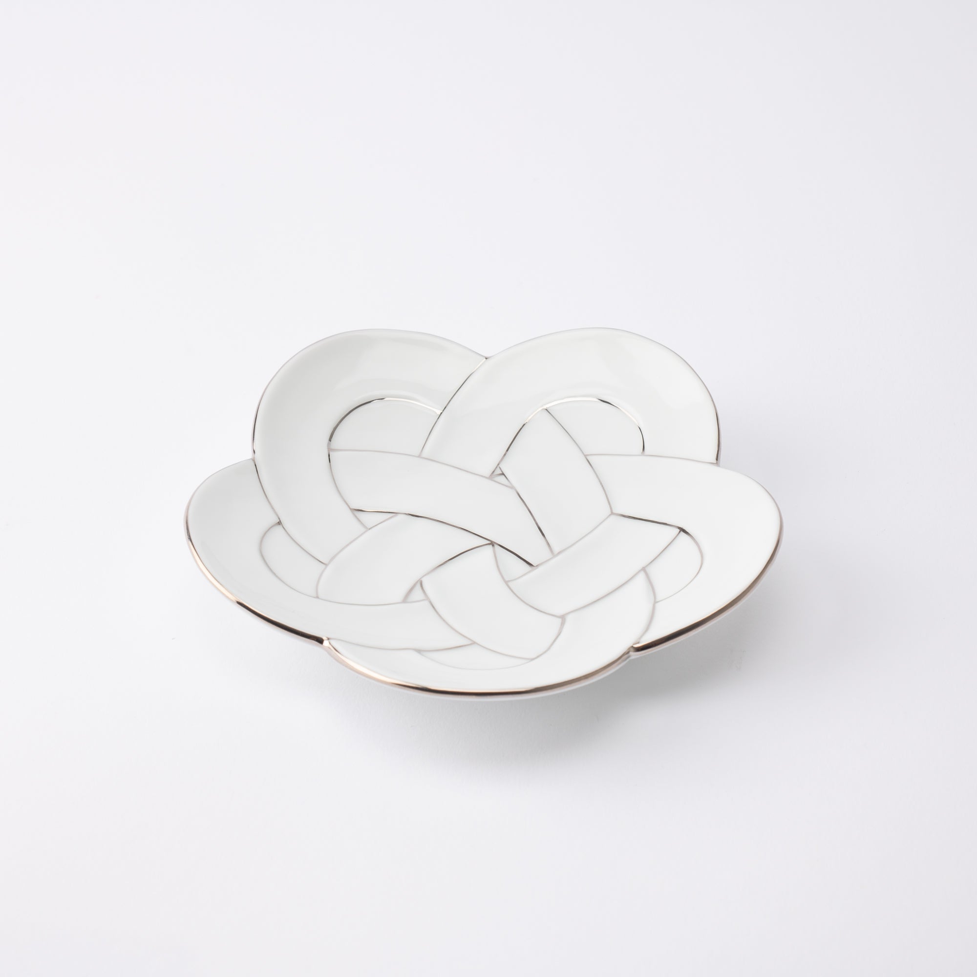 Tasei Kiln Plum Blossom Knot Arita Plate 5.9in - MUSUBI KILN - Quality Japanese Tableware and Gift