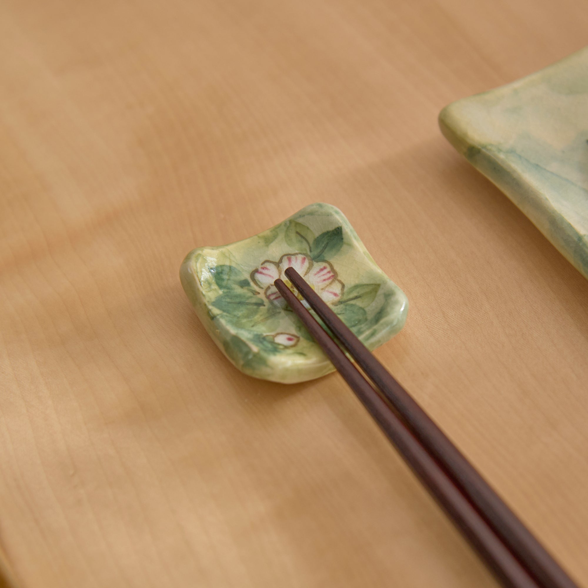 Tosen Kiln Camellia Kiyomizu Ware Chopstick Rest Set - MUSUBI KILN - Quality Japanese Tableware and Gift