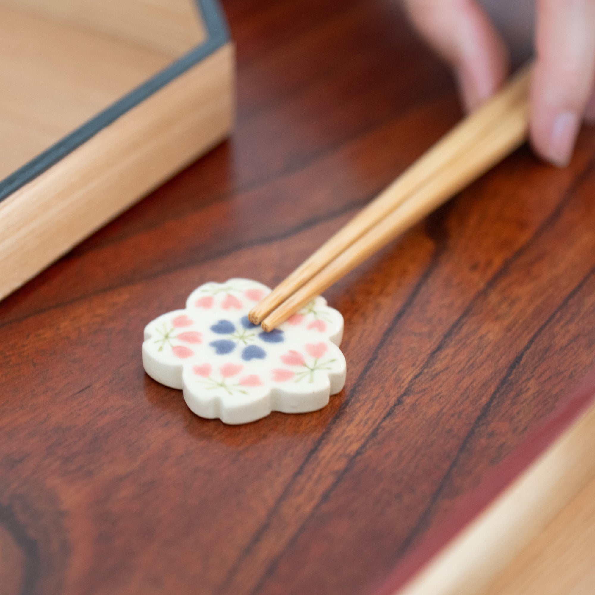 Tosen Kiln Sakura - Shaped Kiyomizu Ware Chopstick Rest Set - MUSUBI KILN - Quality Japanese Tableware and Gift