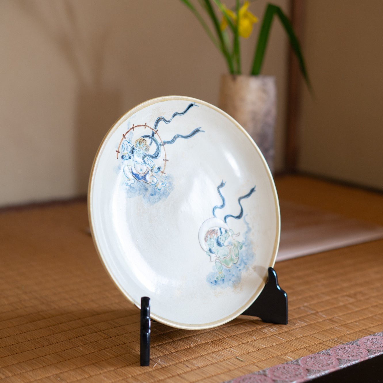 Tosen Kiln Wind God and Thunder God Kiyomizu Ware Plate 9.4in - MUSUBI KILN - Quality Japanese Tableware and Gift