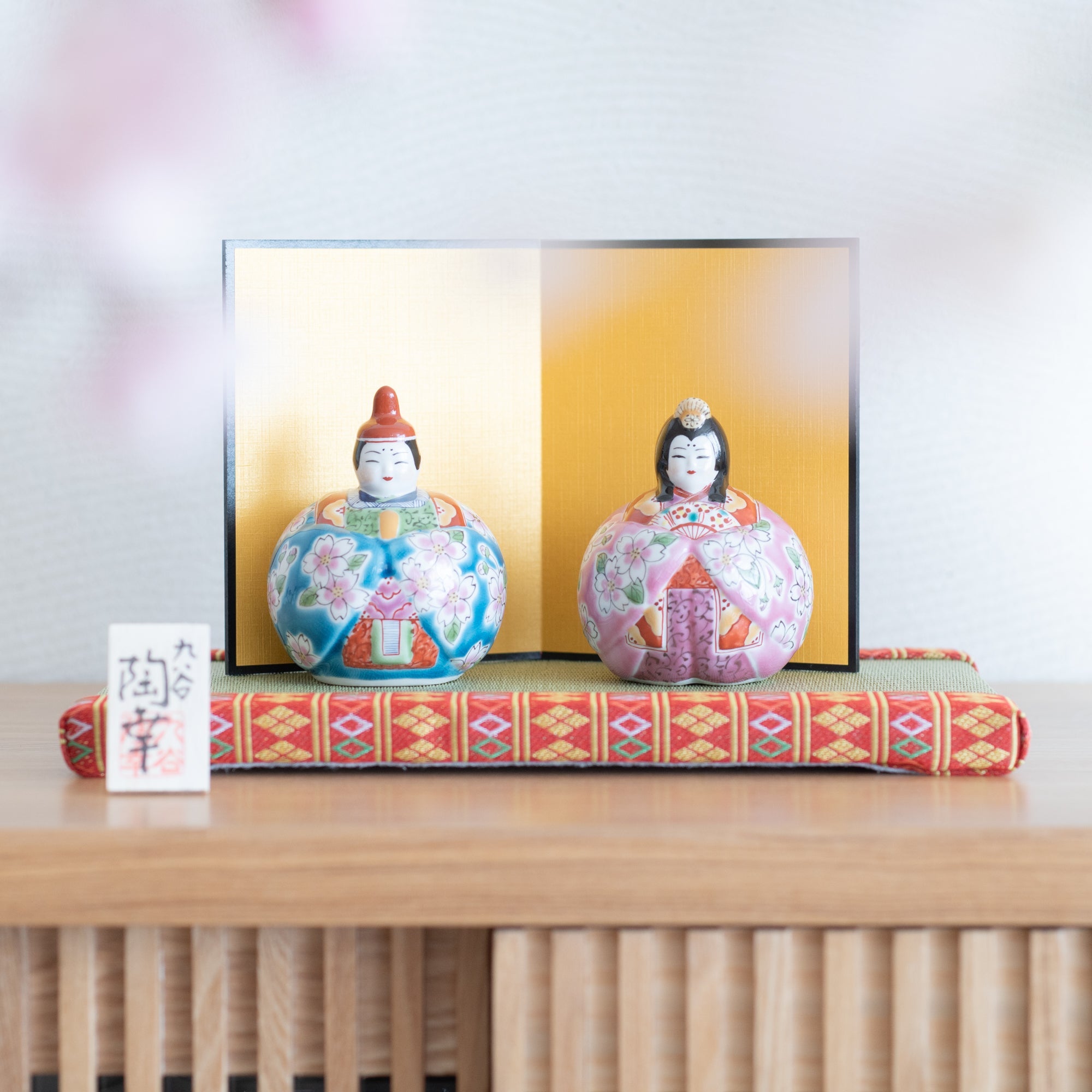 Toukou Kiln Sakura Kutani Hina Dolls with Mini Tatami Mat - MUSUBI KILN - Quality Japanese Tableware and Gift