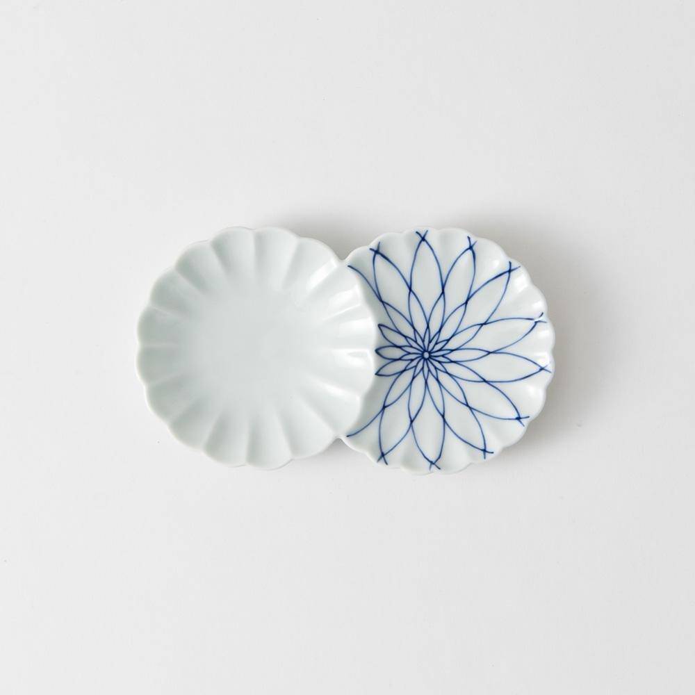 Two Chrysanthemums Mesh Hasami Sauce Plate - MUSUBI KILN - Quality Japanese Tableware and Gift